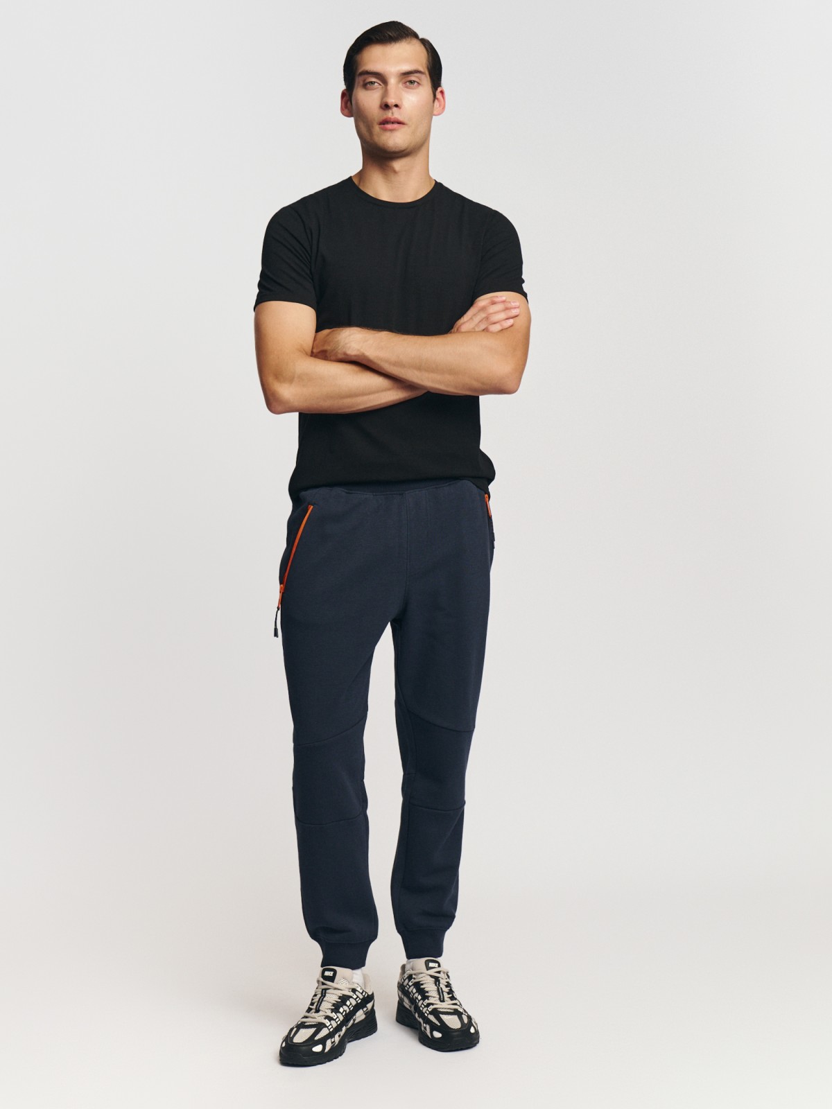 Тёплые трикотажные брюки-джоггеры с начёсом 1199₽