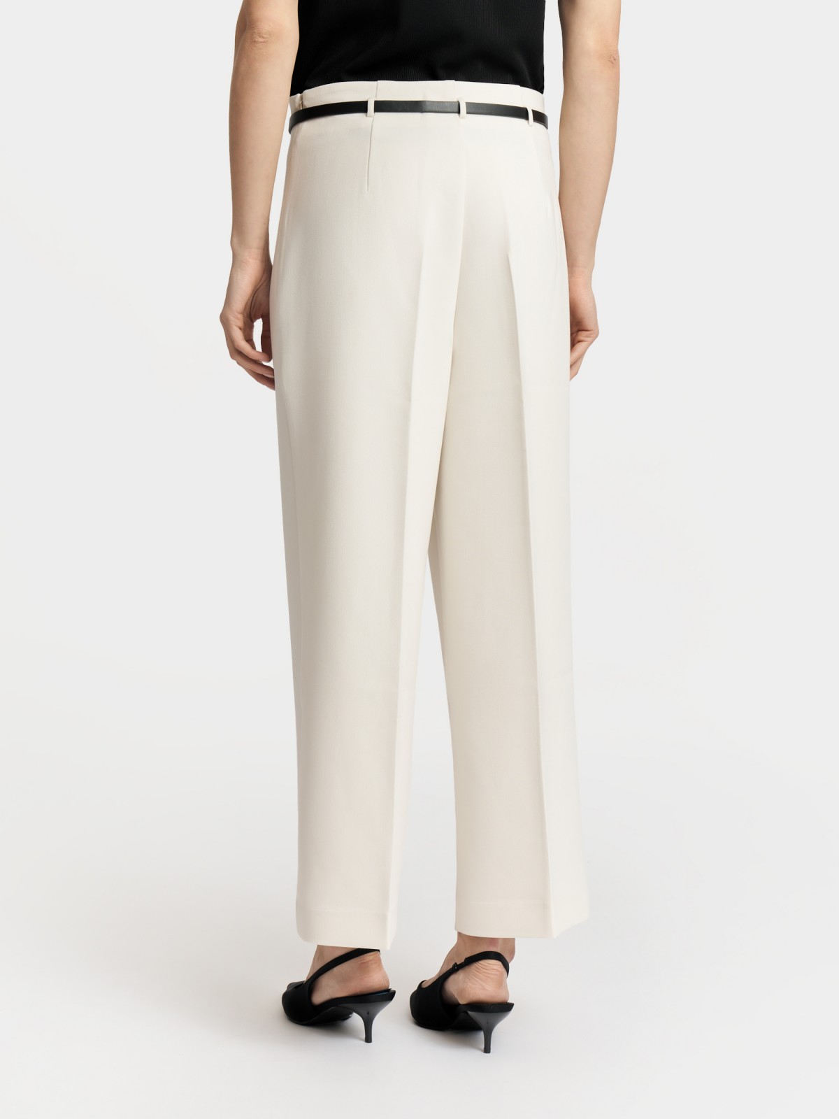 Прямые брюки со стрелками и ремнём