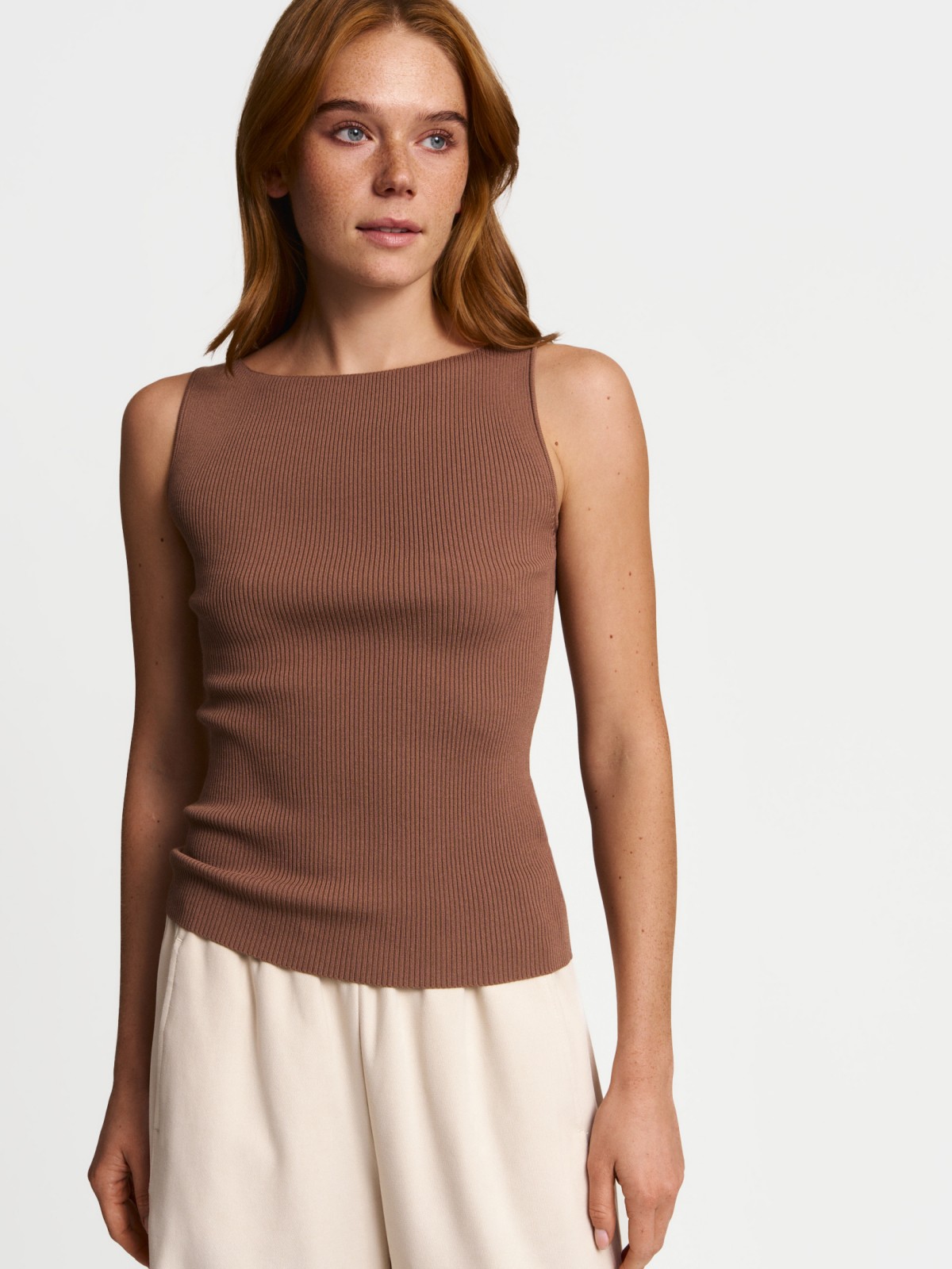 Трикотажный топ без рукавов