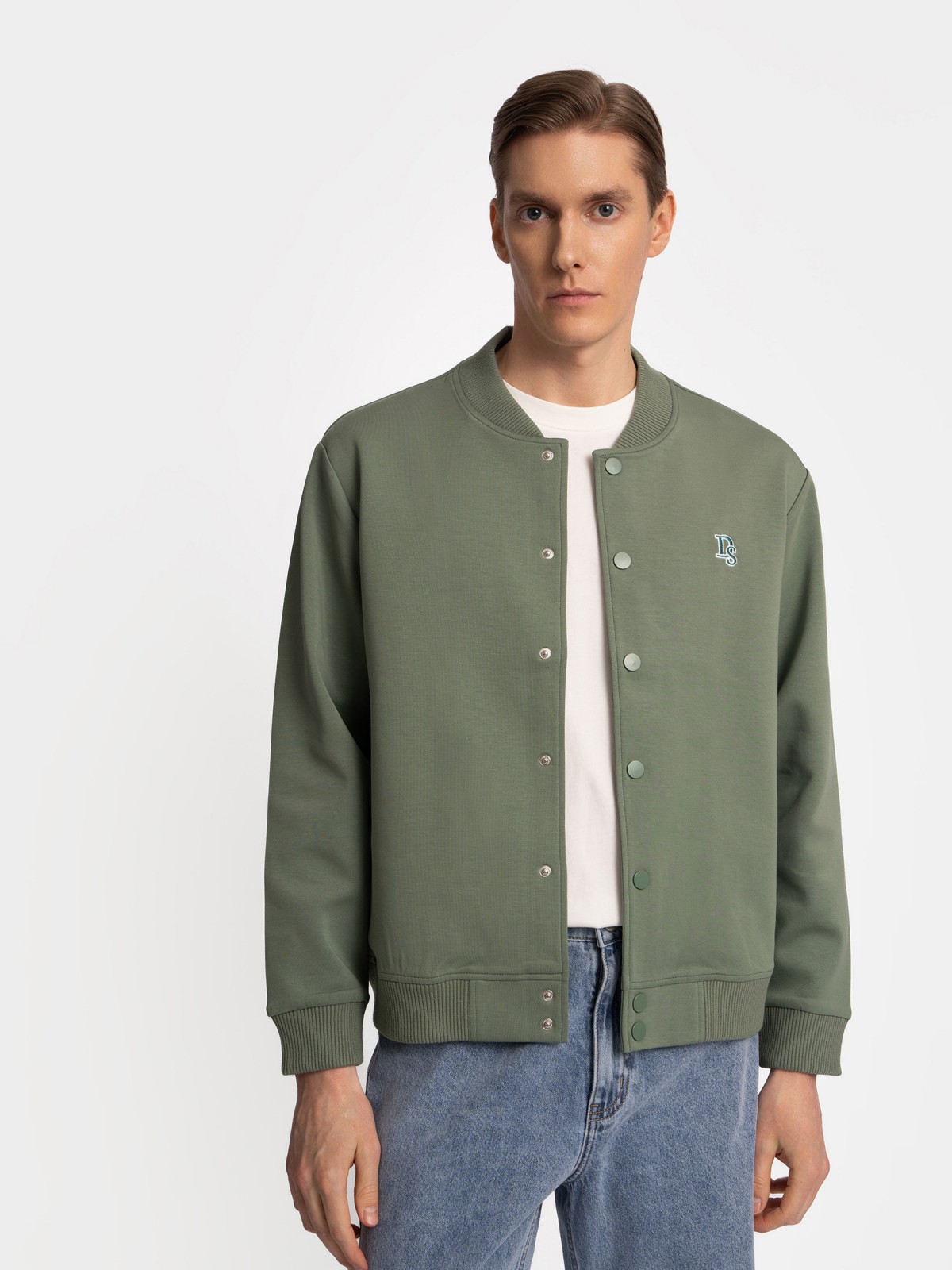 Трикотажный бомбер на кнопках