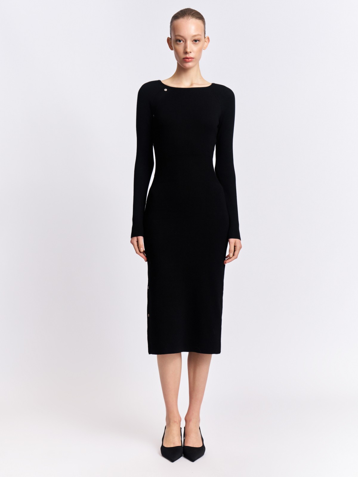 Трикотажное платье-чулок с разрезом на подоле