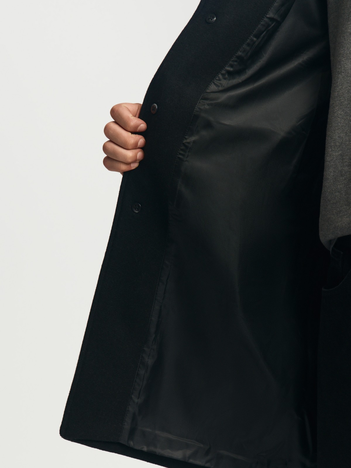 Пальто из шерсти удлинённого силуэта на пуговицах