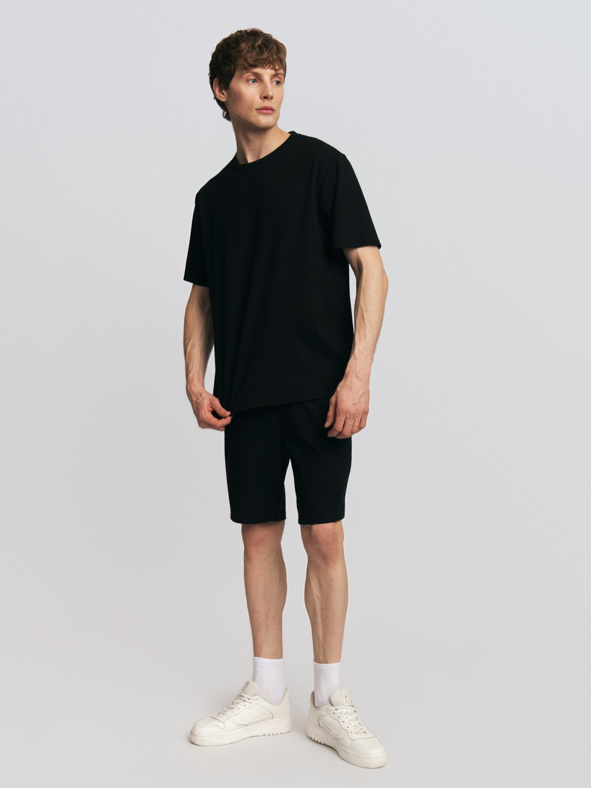 Однотонная футболка с коротким рукавом