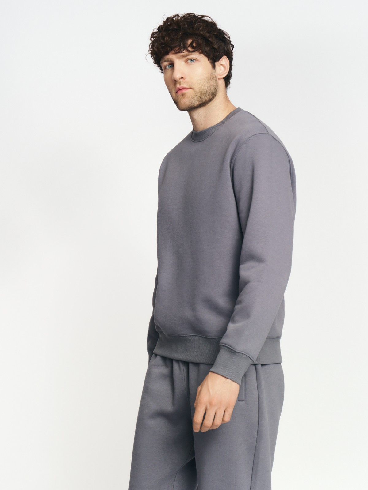 Утеплённый свитшот прямого кроя с длинным рукавом