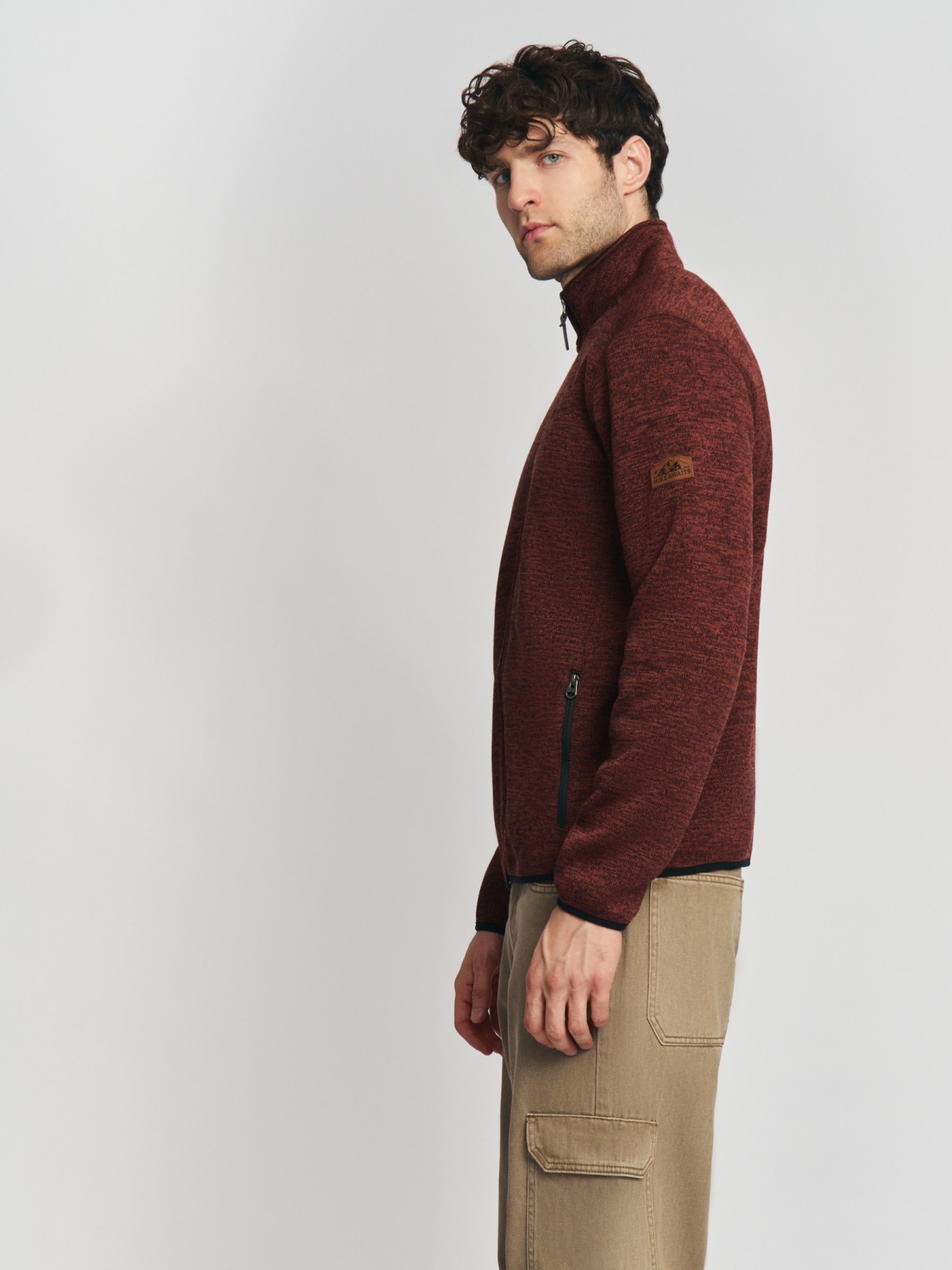 Утеплённая толстовка с воротником-стойкой