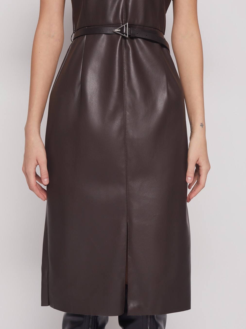Платье из экокожи с разрезом zolla 022348159033, цвет коричневый, размер S - фото 4