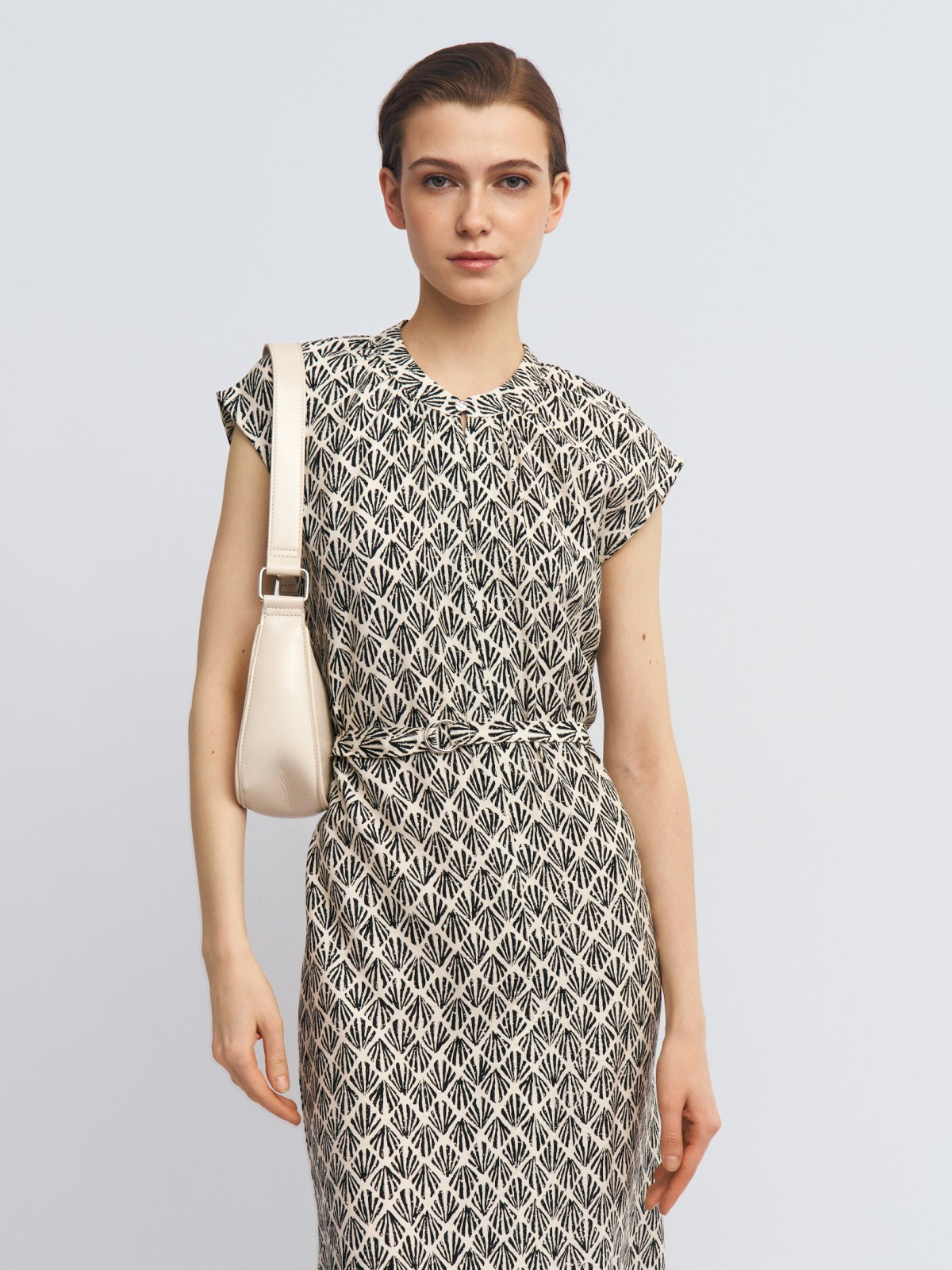 Платье-рубашка из вискозы с поясом