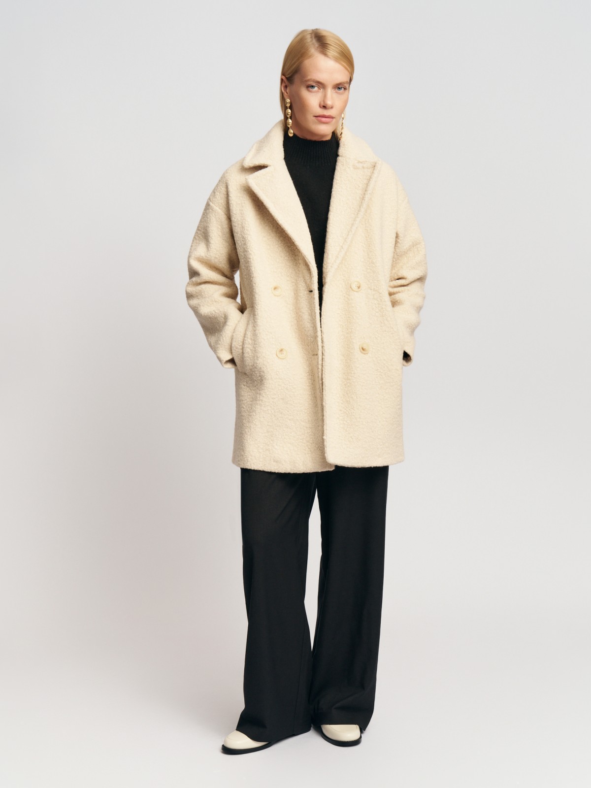 Тёплое двубортное оверсайз пальто