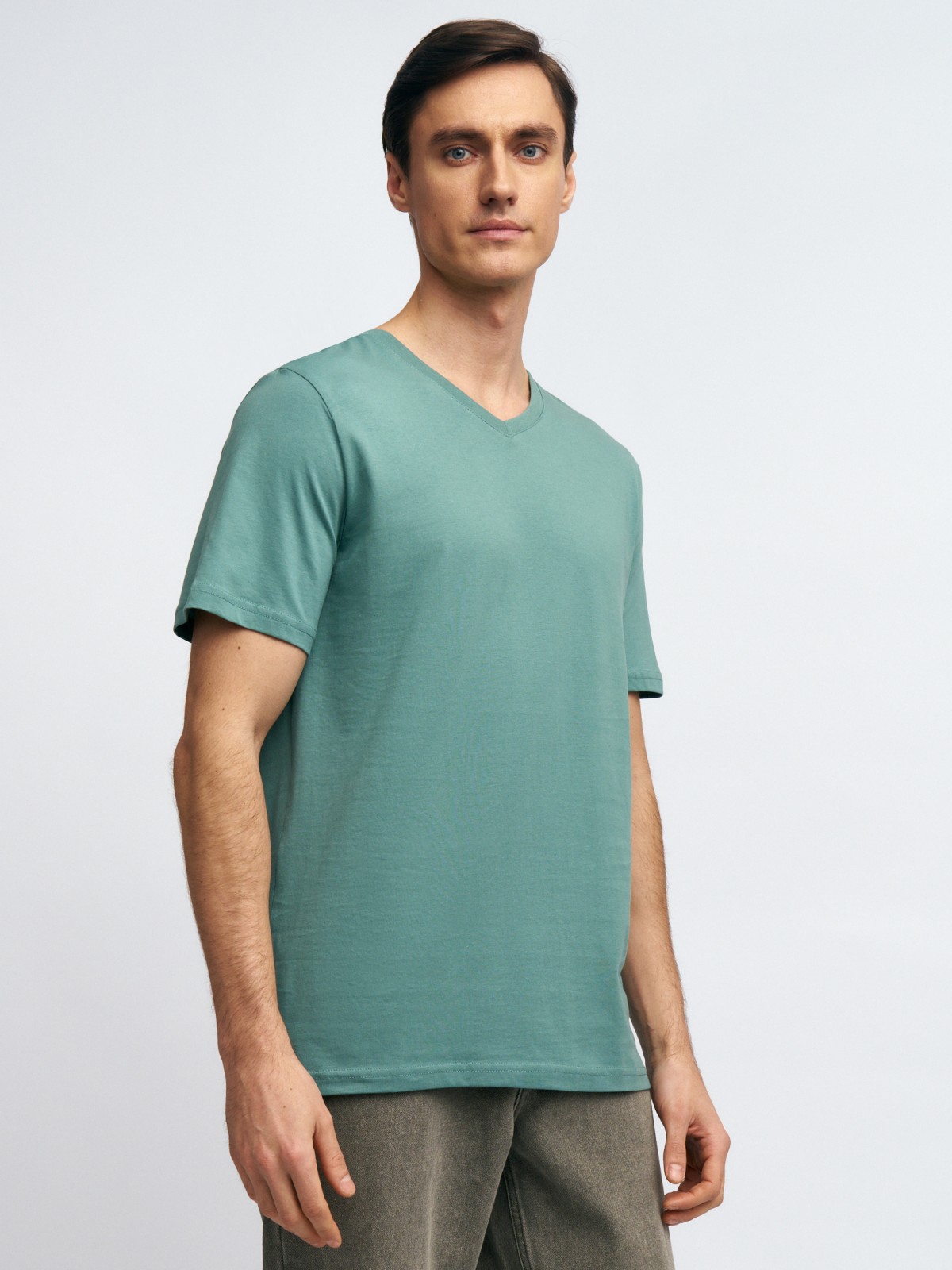 Футболка из хлопка с треугольным вырезом