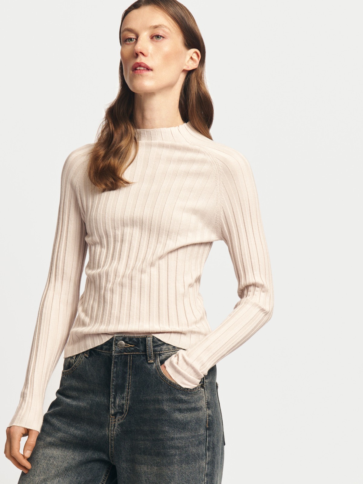 Трикотажный свитер-водолазка с горлом