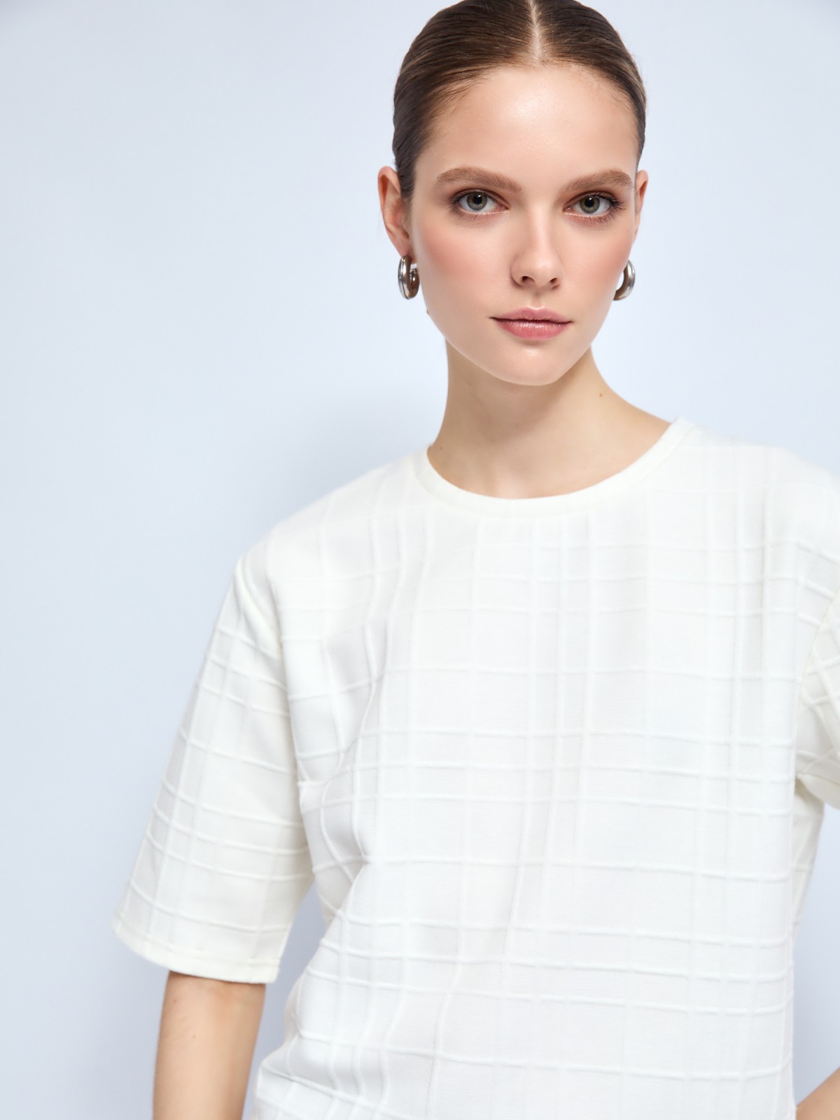 Свитшот с фактурным узором и укороченными рукавами