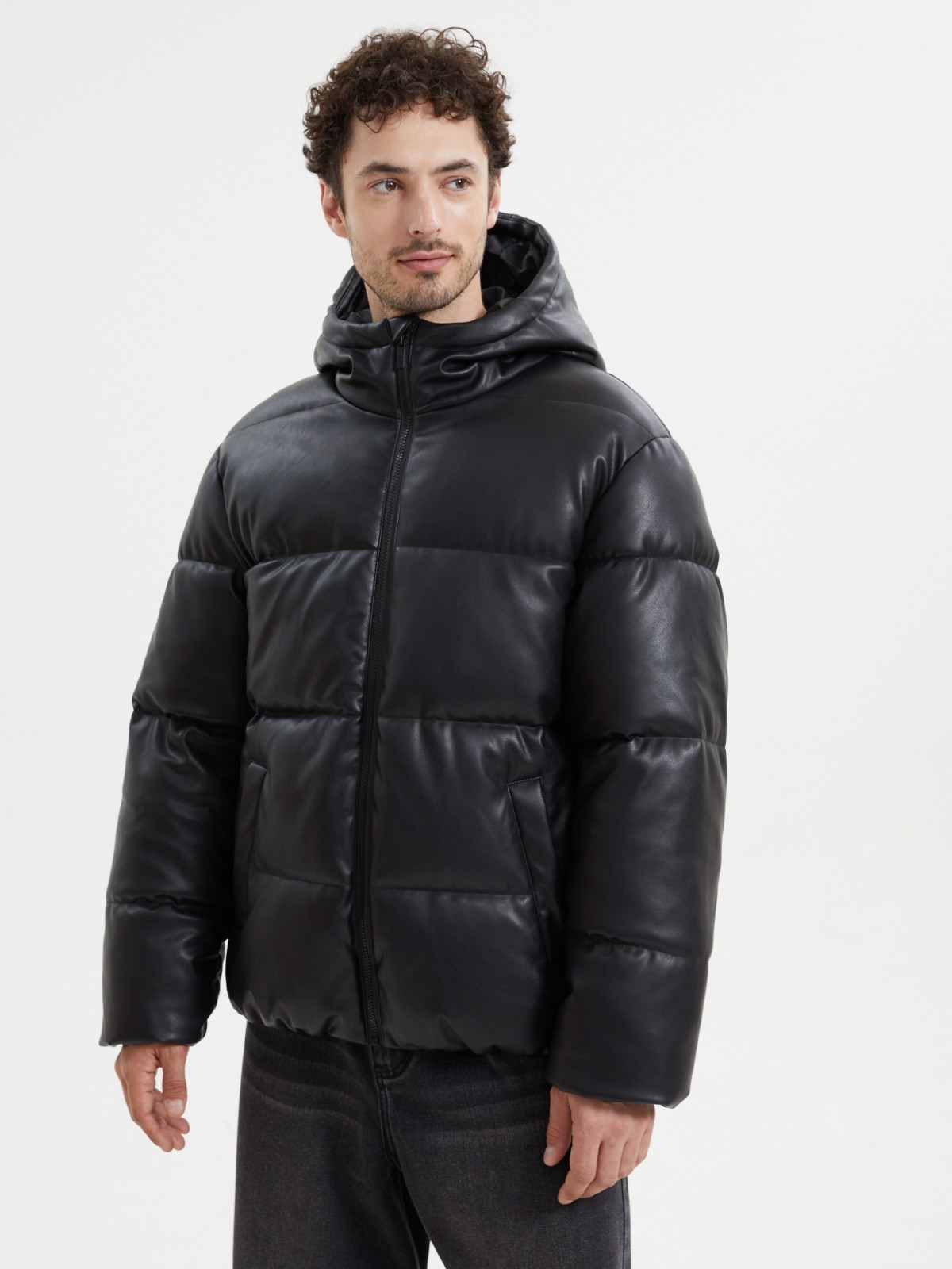 Тёплая куртка из экокожи с капюшоном