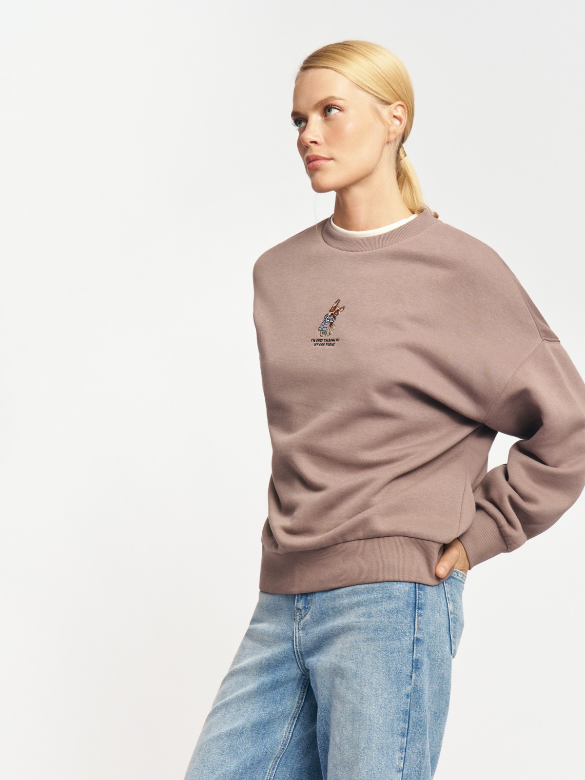 Утеплённый свитшот с вышивкой