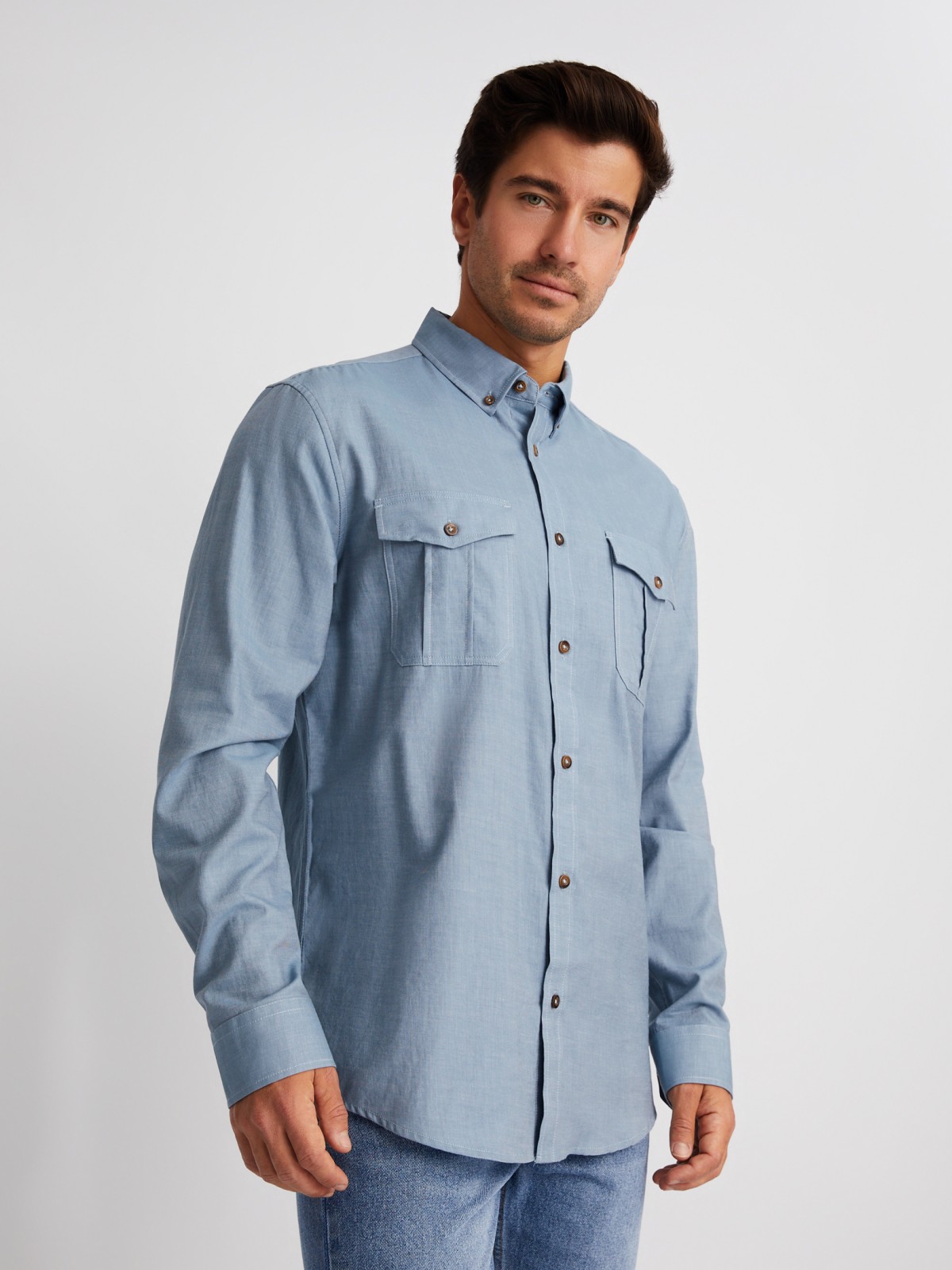 Рубашка из хлопка с длинным рукавом и карманами zolla светло-голубого цвета