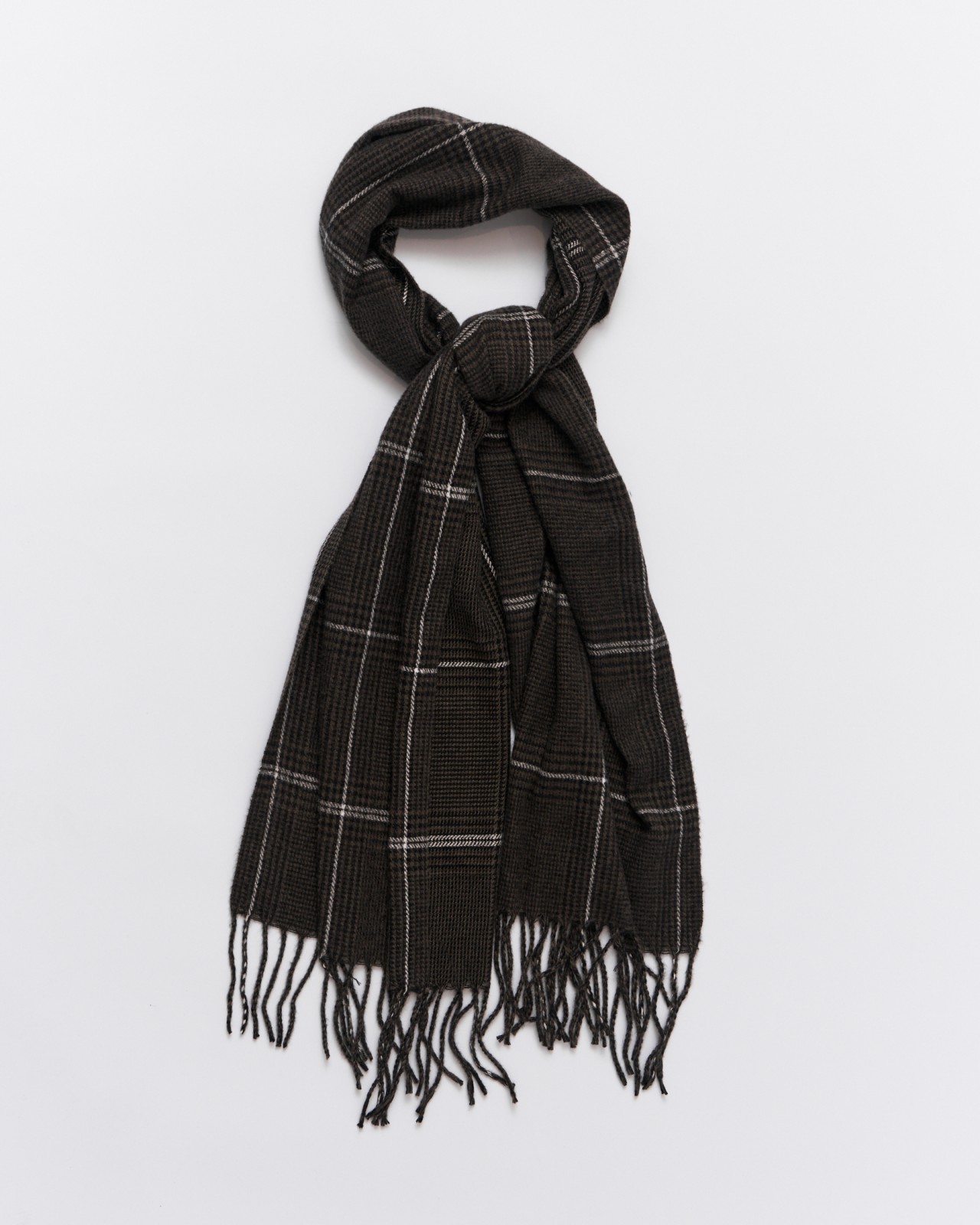 Тканевый шарф в клетку с длинной бахромой