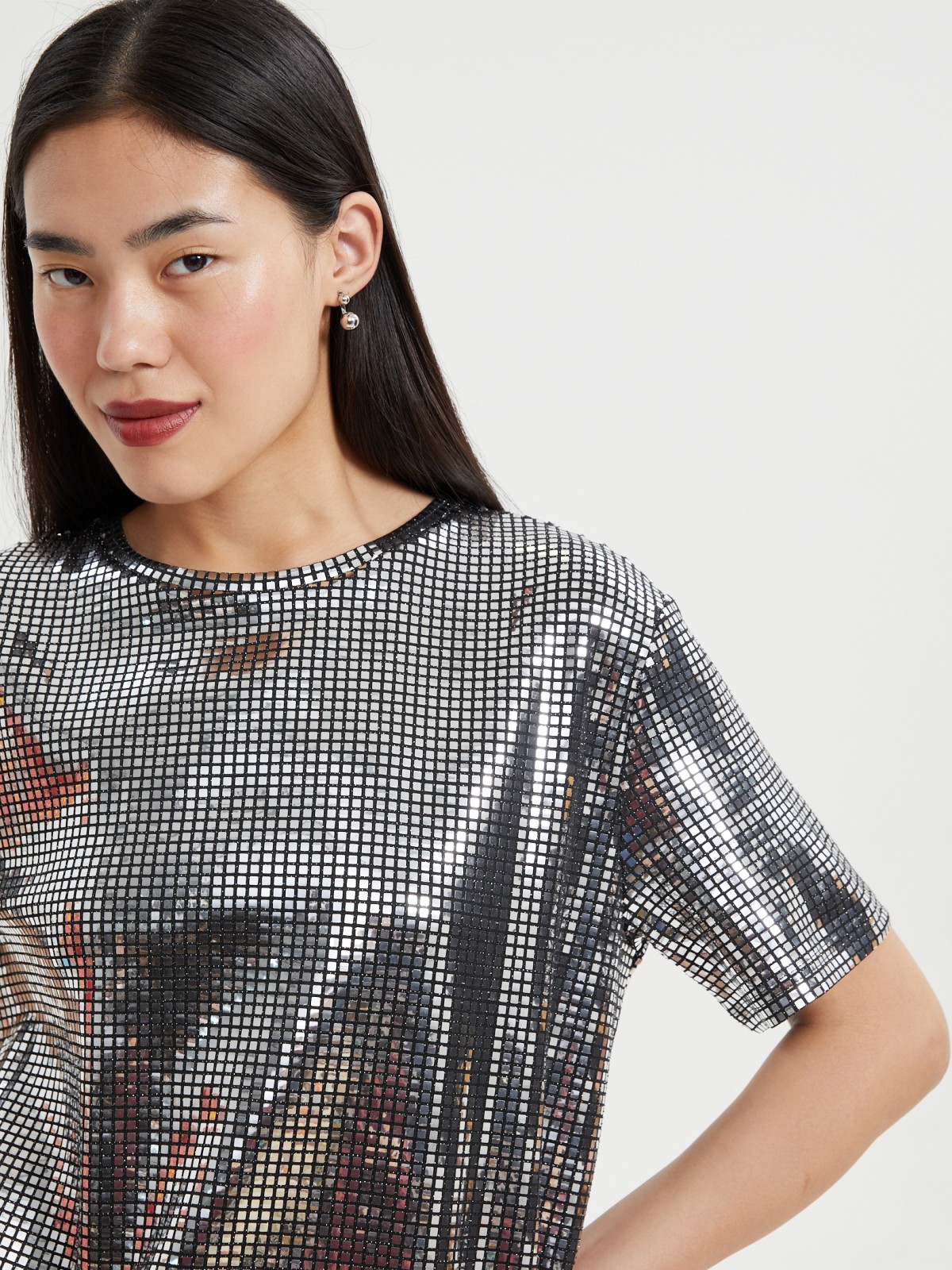 Платье-футболка мини с пайетками