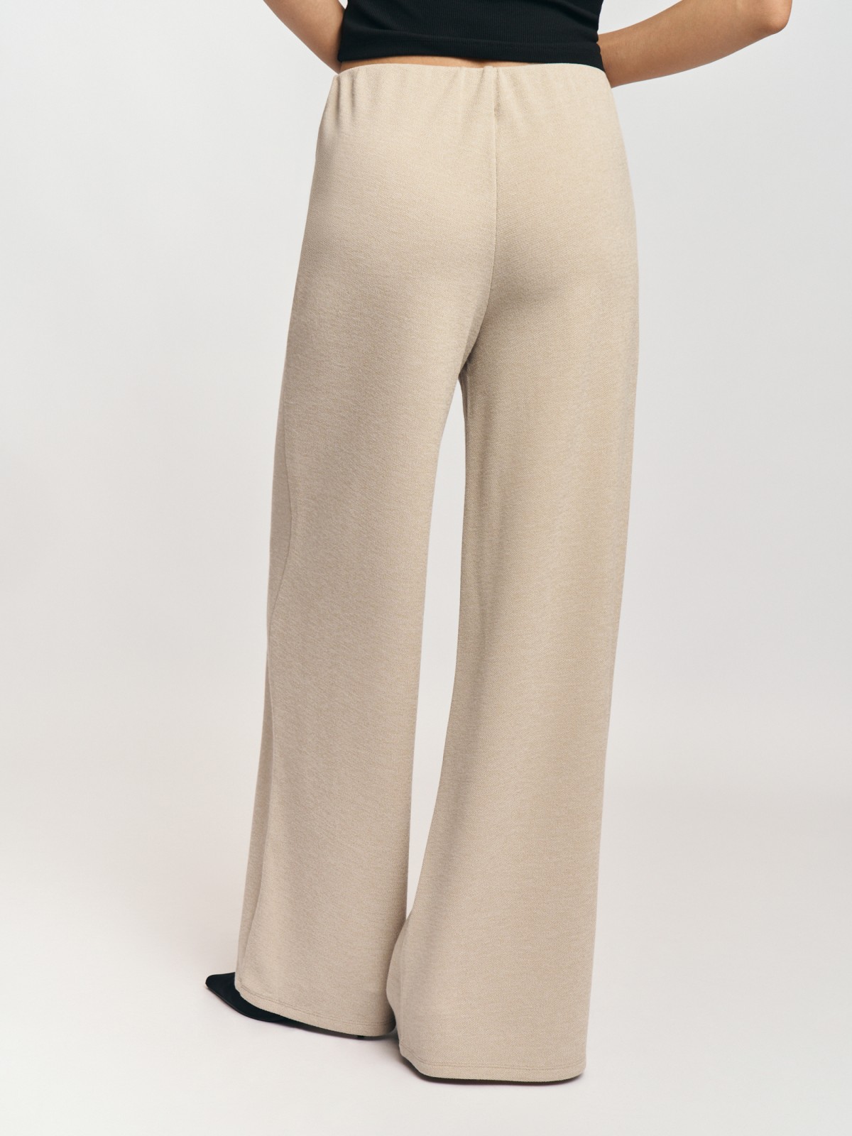 Прямые трикотажные брюки на резинке