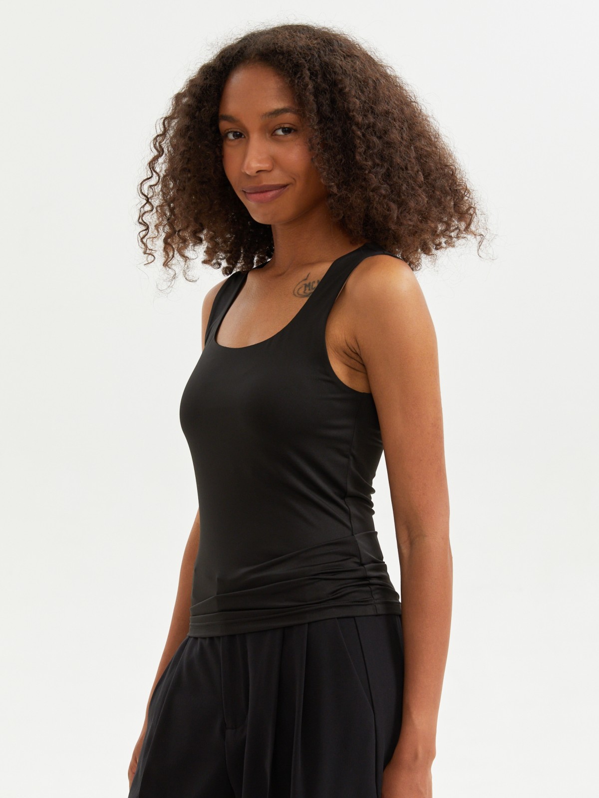 Трикотажный топ без рукавов