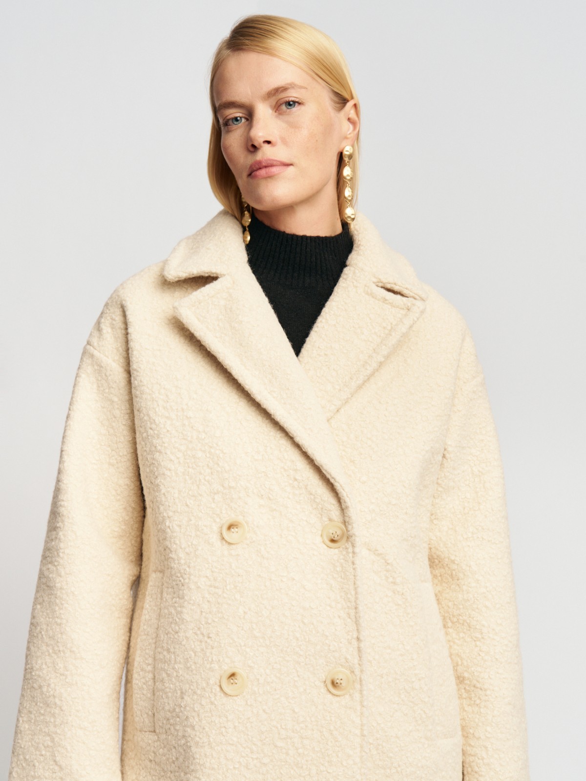 Тёплое двубортное оверсайз пальто