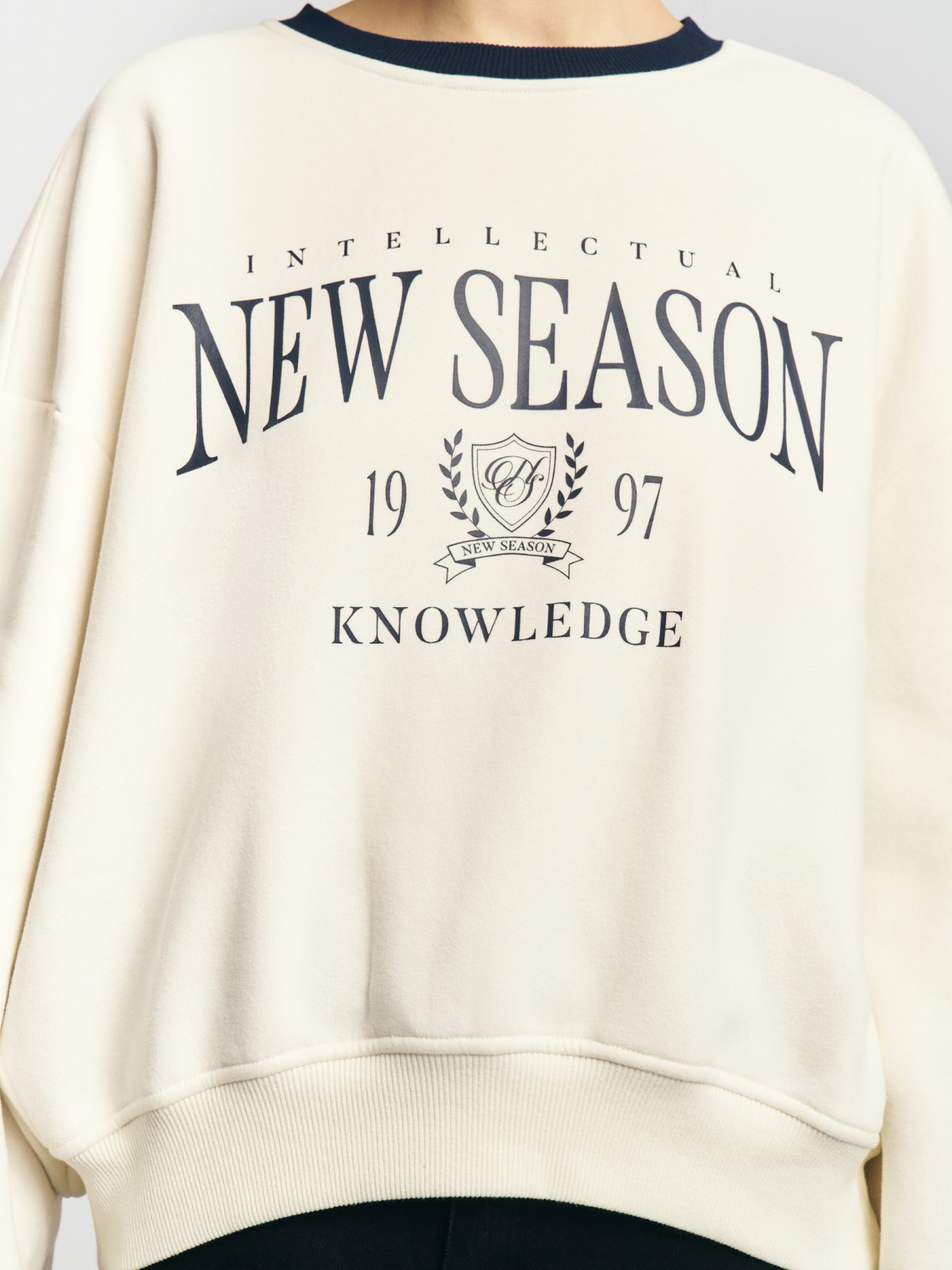 Утеплённый свитшот с принтом