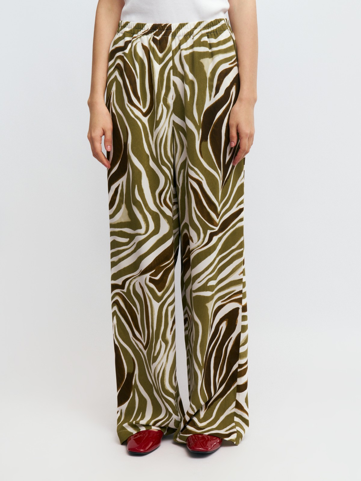 Широкие прямые брюки на резинке в полоску