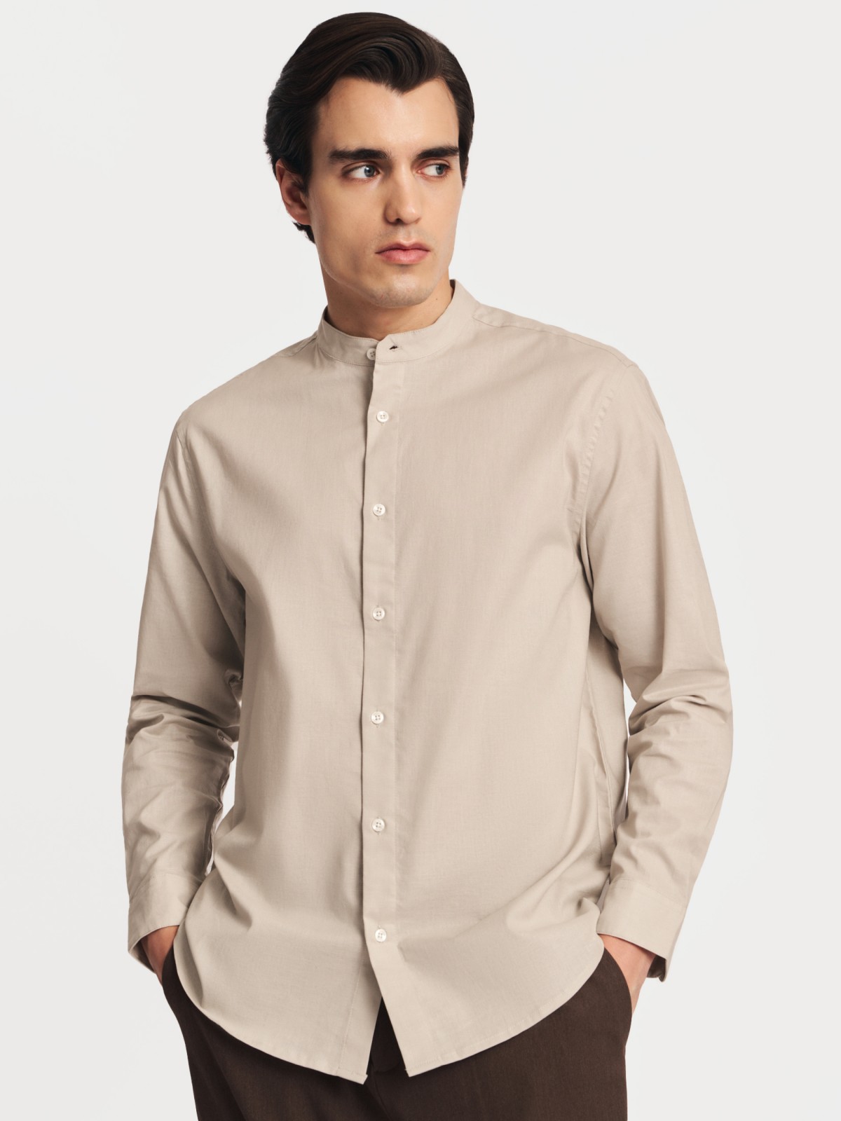 Льняная рубашка с воротником-стойкой