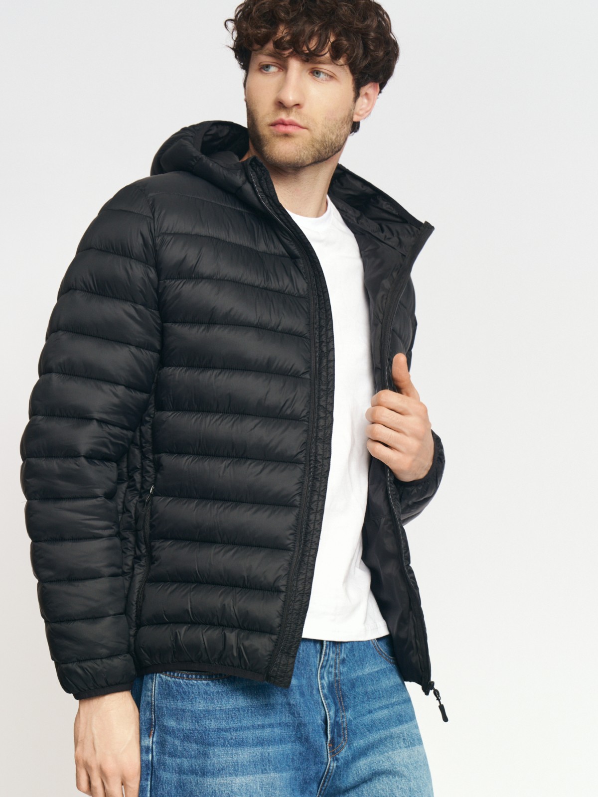 Утеплённая стёганая куртка на молнии с капюшоном