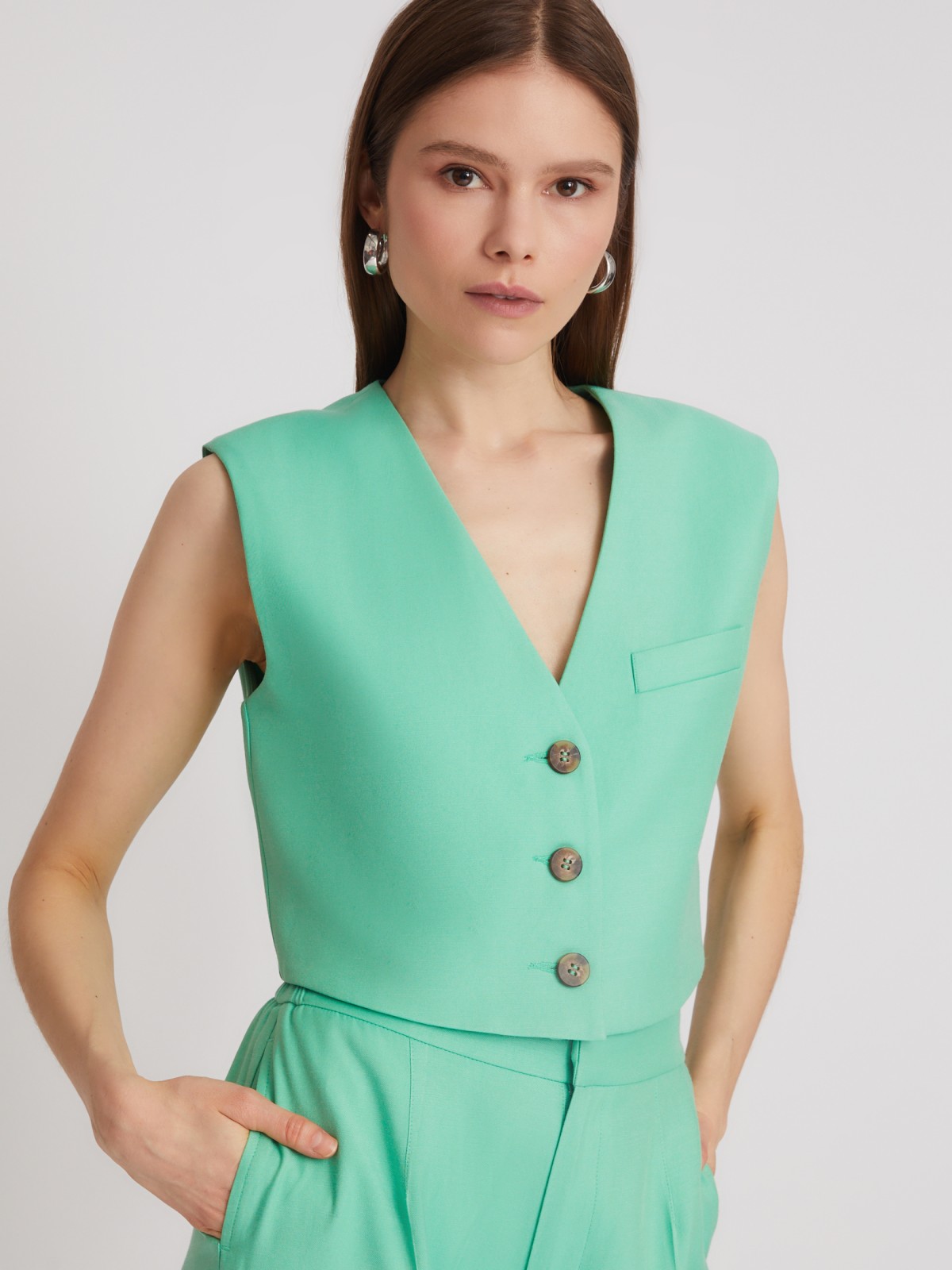 Классический жилет на пуговицах