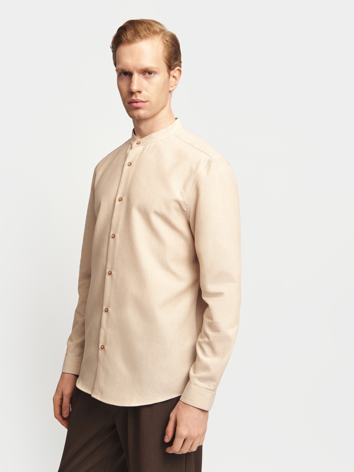 Офисная рубашка с воротником-стойкой и длинным рукавом