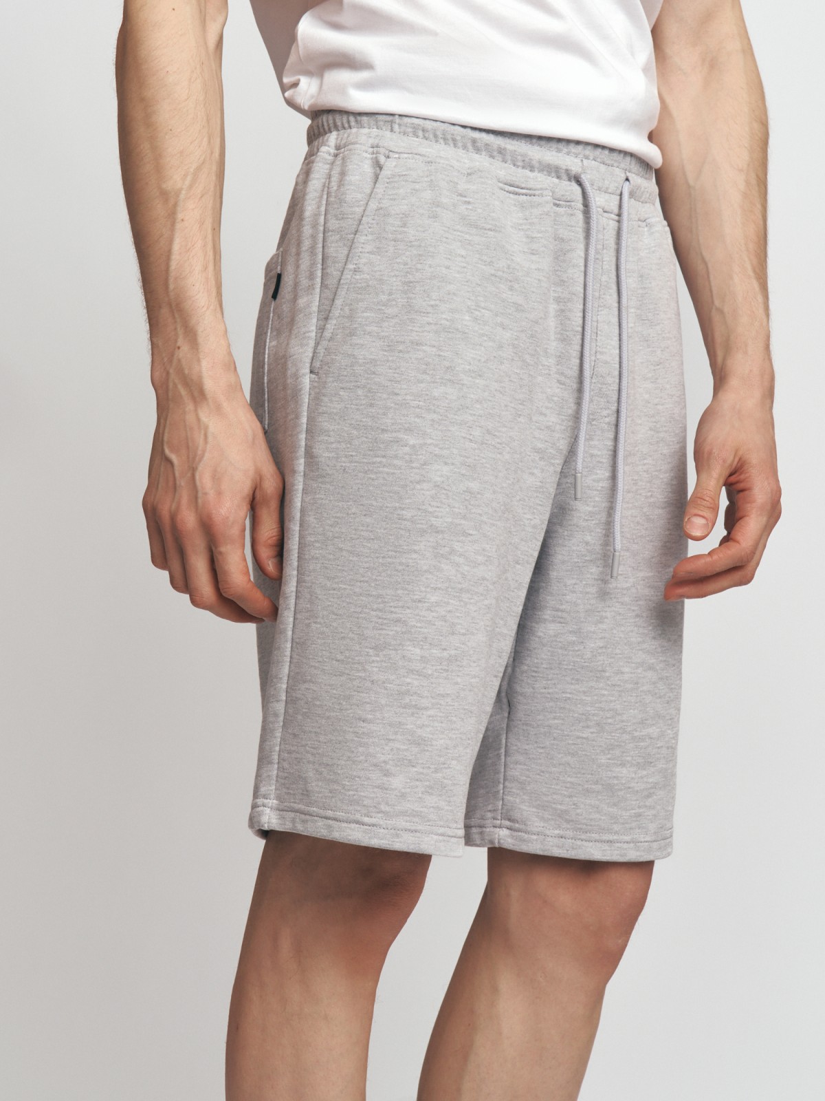 Трикотажные шорты на резинке