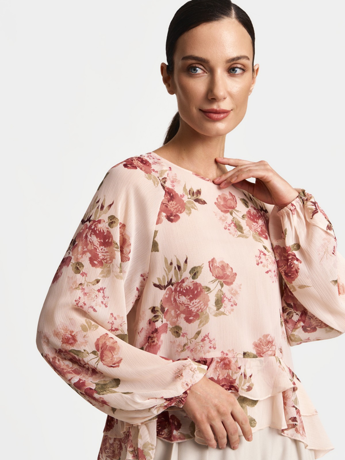 Шифоновая блузка с воланами