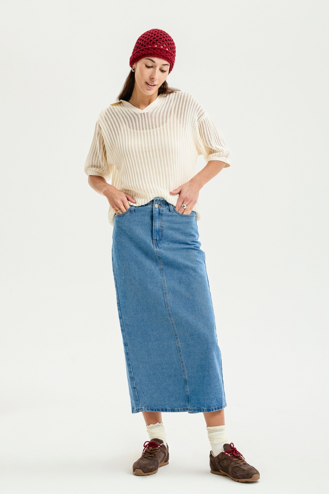 Прямая джинсовая юбка миди с разрезом