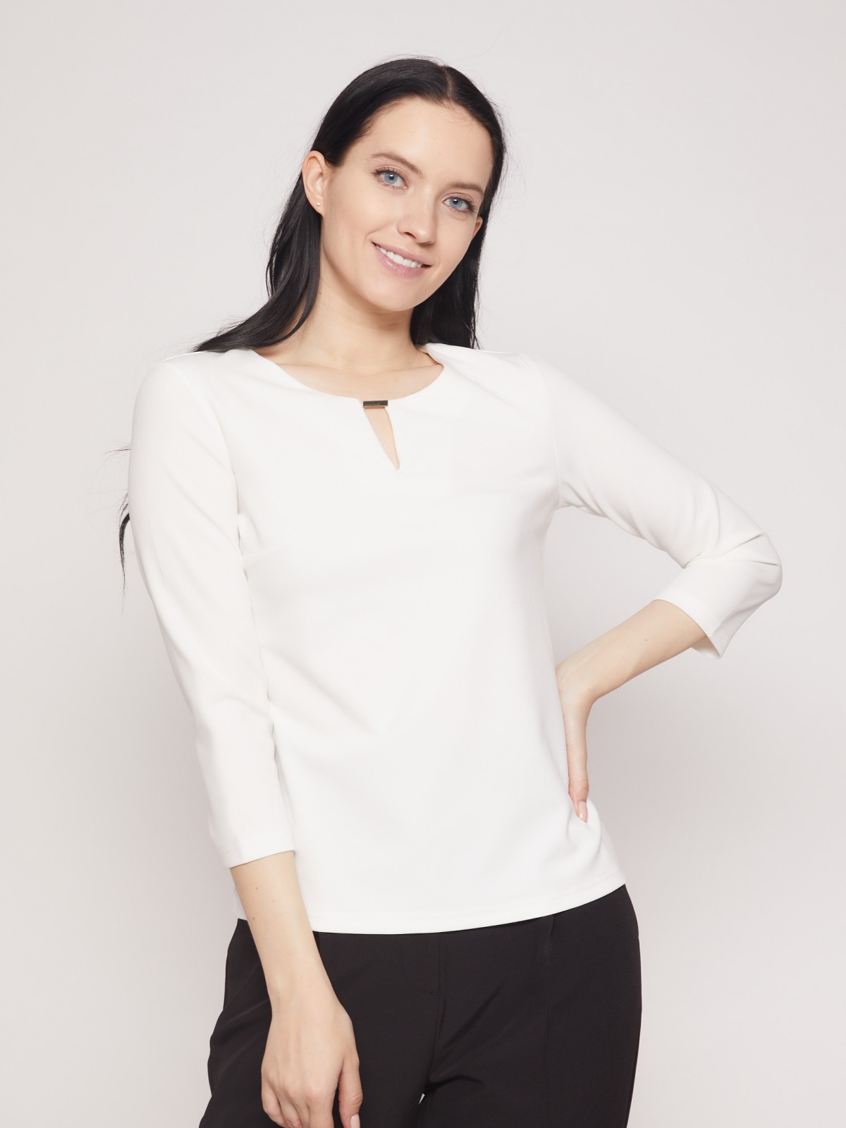 Блузка с фигурным вырезом