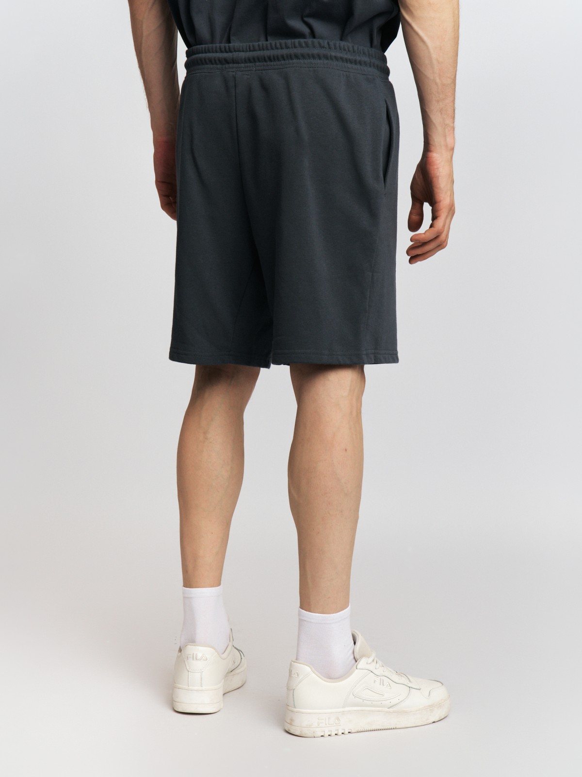 Трикотажные шорты на резинке