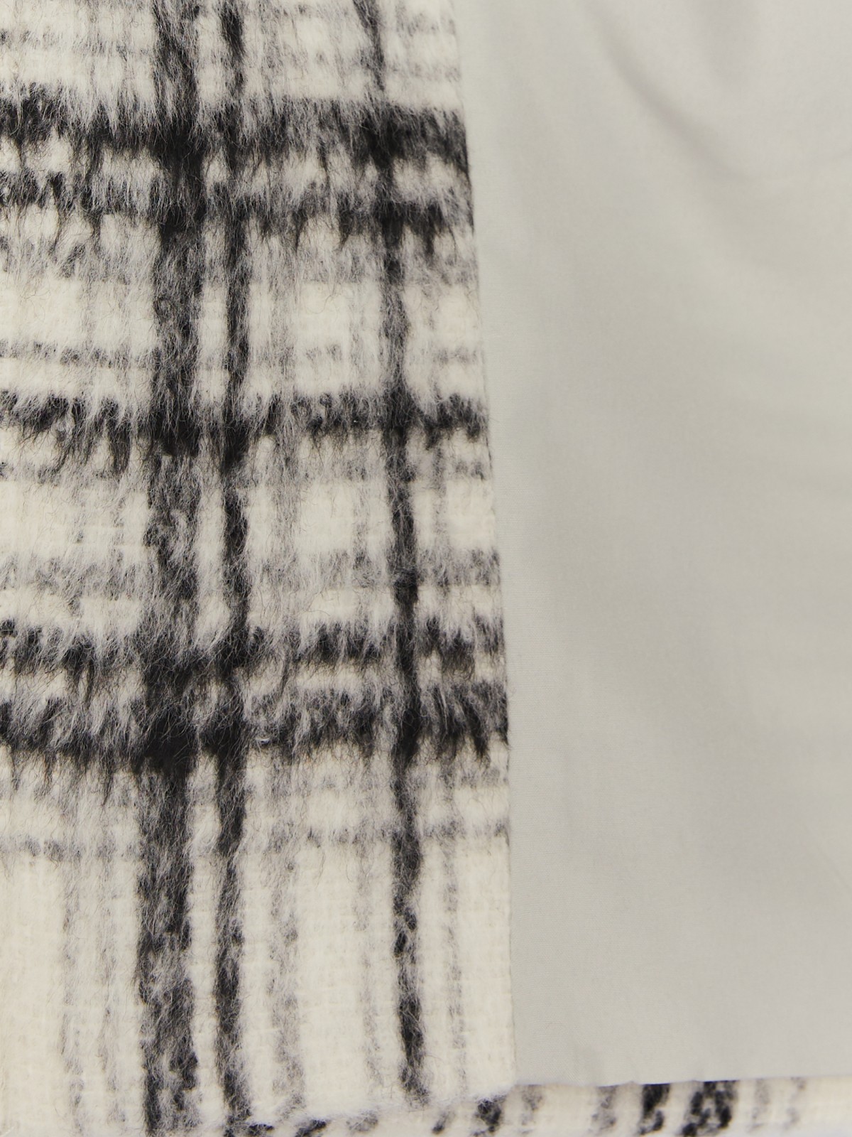 Пальто оверсайз силуэта без утеплителя с узором в клетку