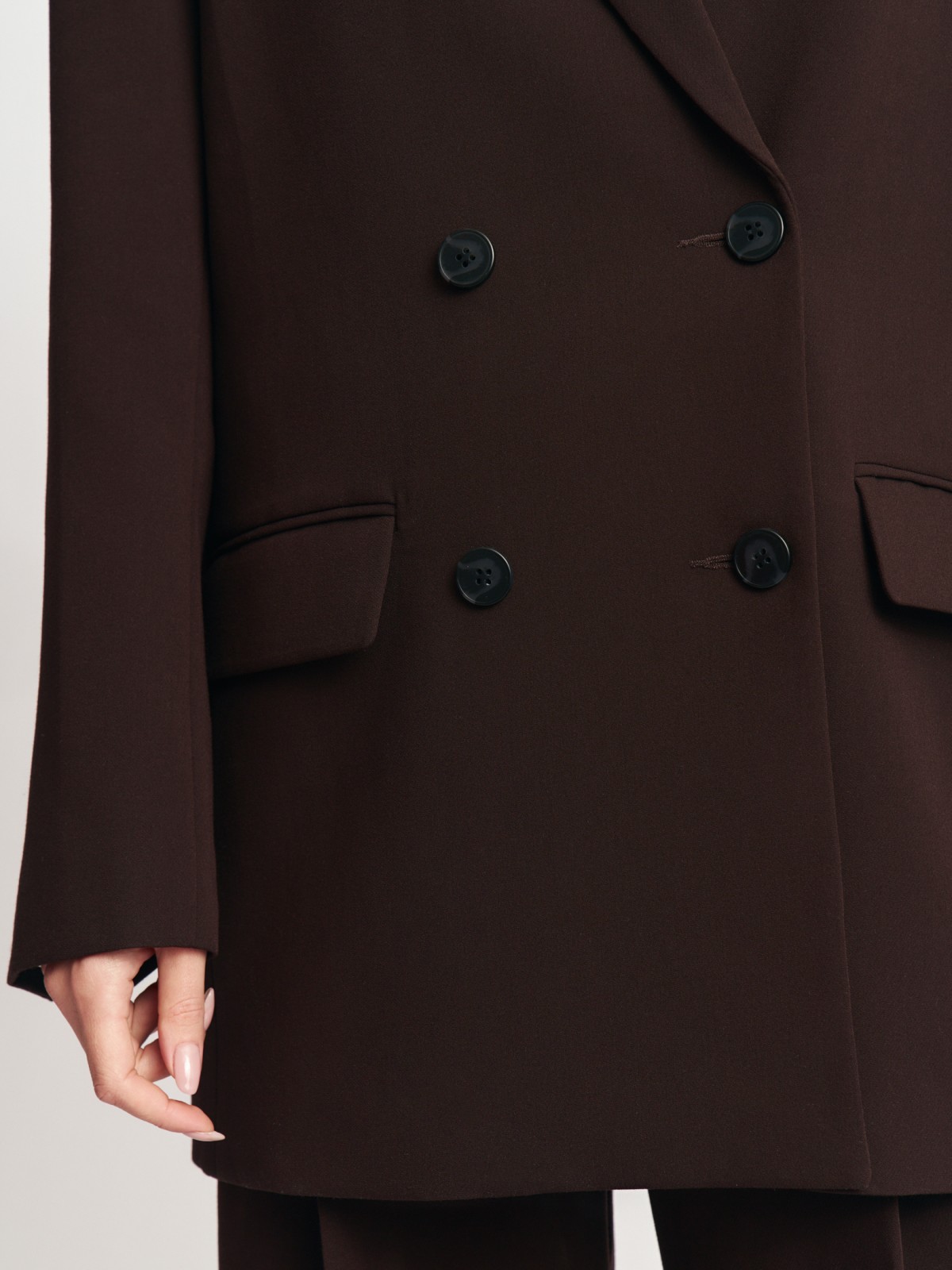 Двубортный жакет оверсайз силуэта