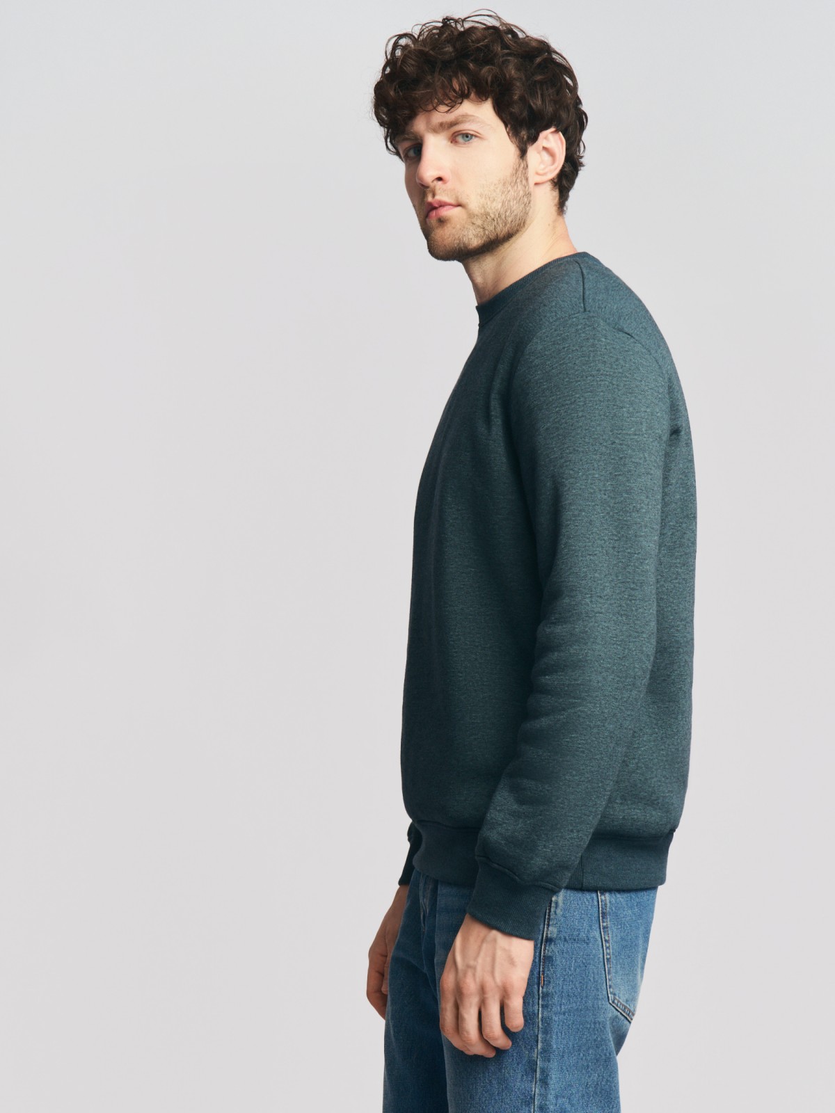 Утеплённый свитшот прямого кроя с длинным рукавом