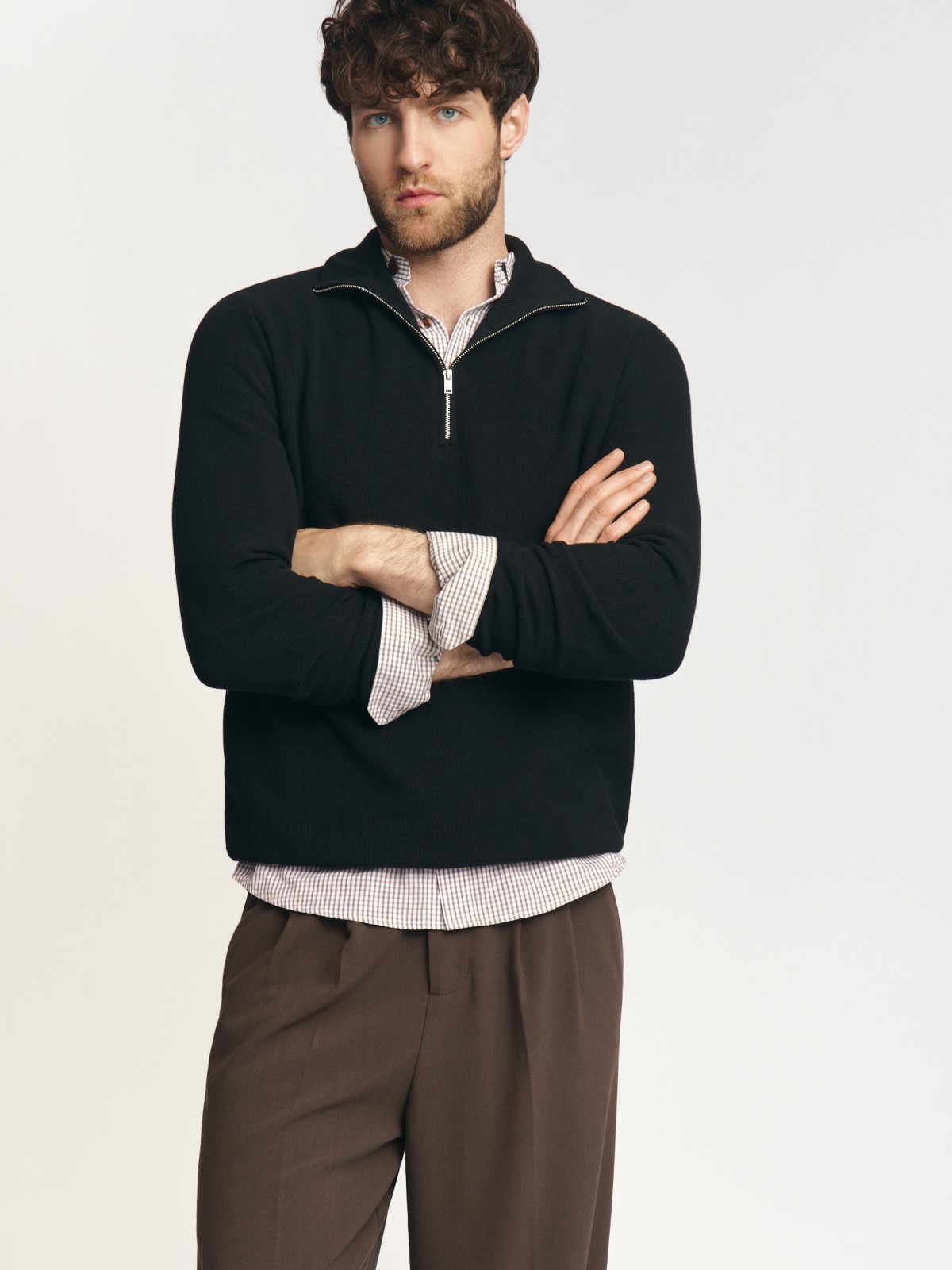 Тонкий трикотажный свитер с горлом на молнии 1799₽