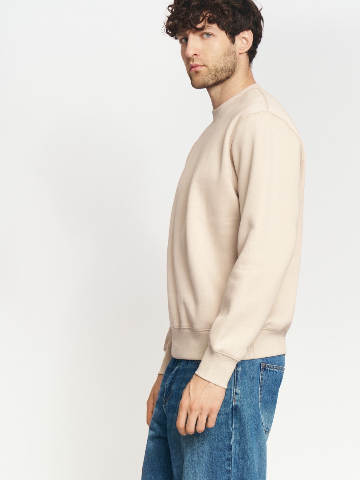 Утеплённый свитшот прямого кроя с длинным рукавом