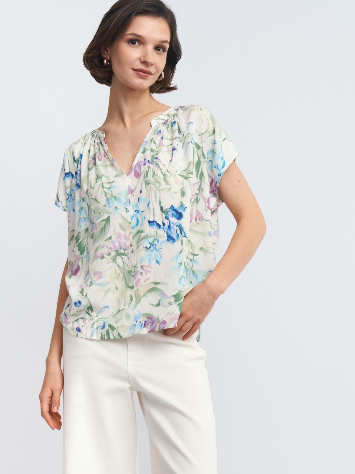 Блузка из вискозы с цветочным принтом