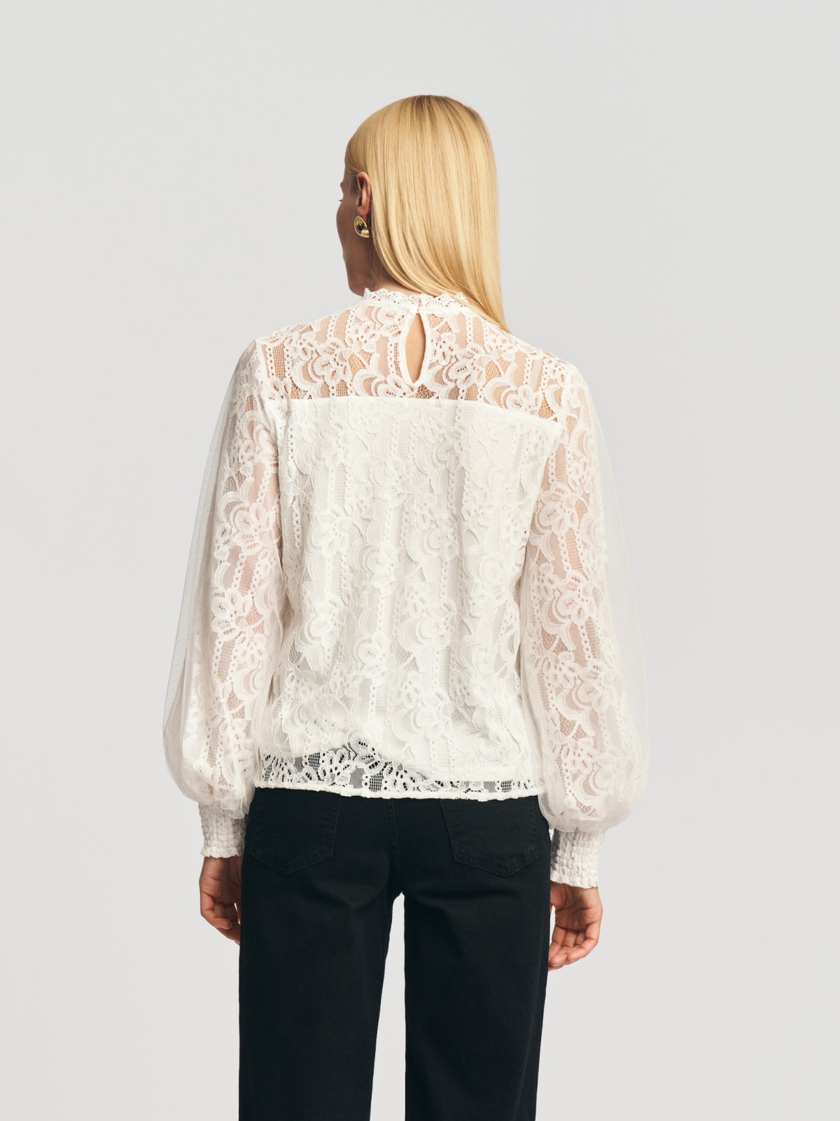 Кружевная блузка с длинным рукавом