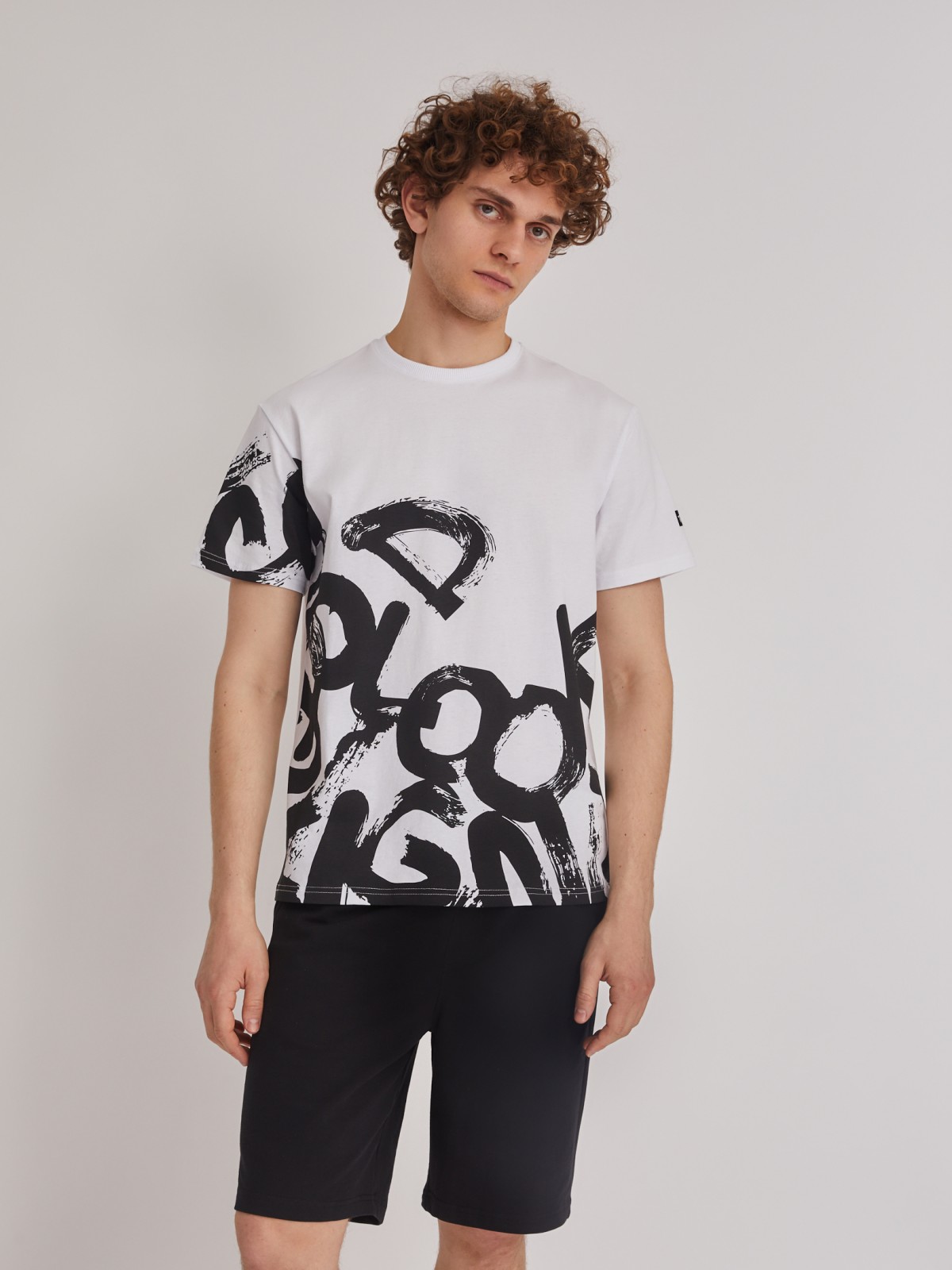 Футболка из хлопка с граффити-принтом