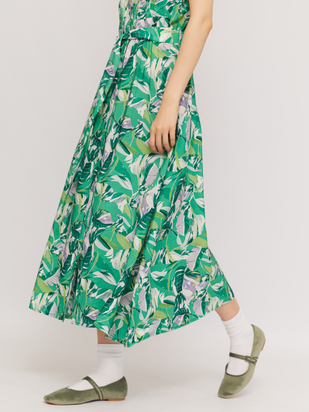 Платье-рубашка из вискозы с тропическим  принтом и поясом