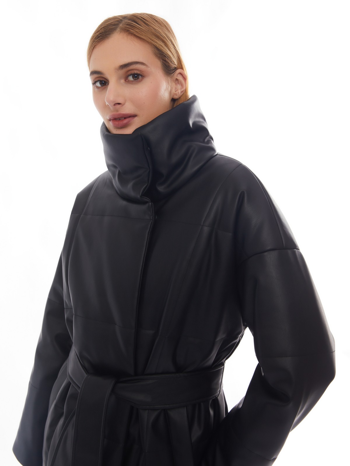 Тёплое пальто из экокожи на синтепоне с воротником-стойкой и поясом zolla 02412522N034, цвет черный, размер XS - фото 4