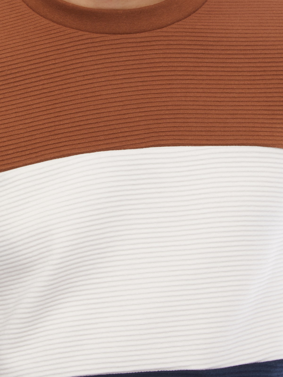 Трикотажный свитшот в стиле колор блок с длинным рукавом zolla 01411412F051, цвет коричневый, размер M - фото 4