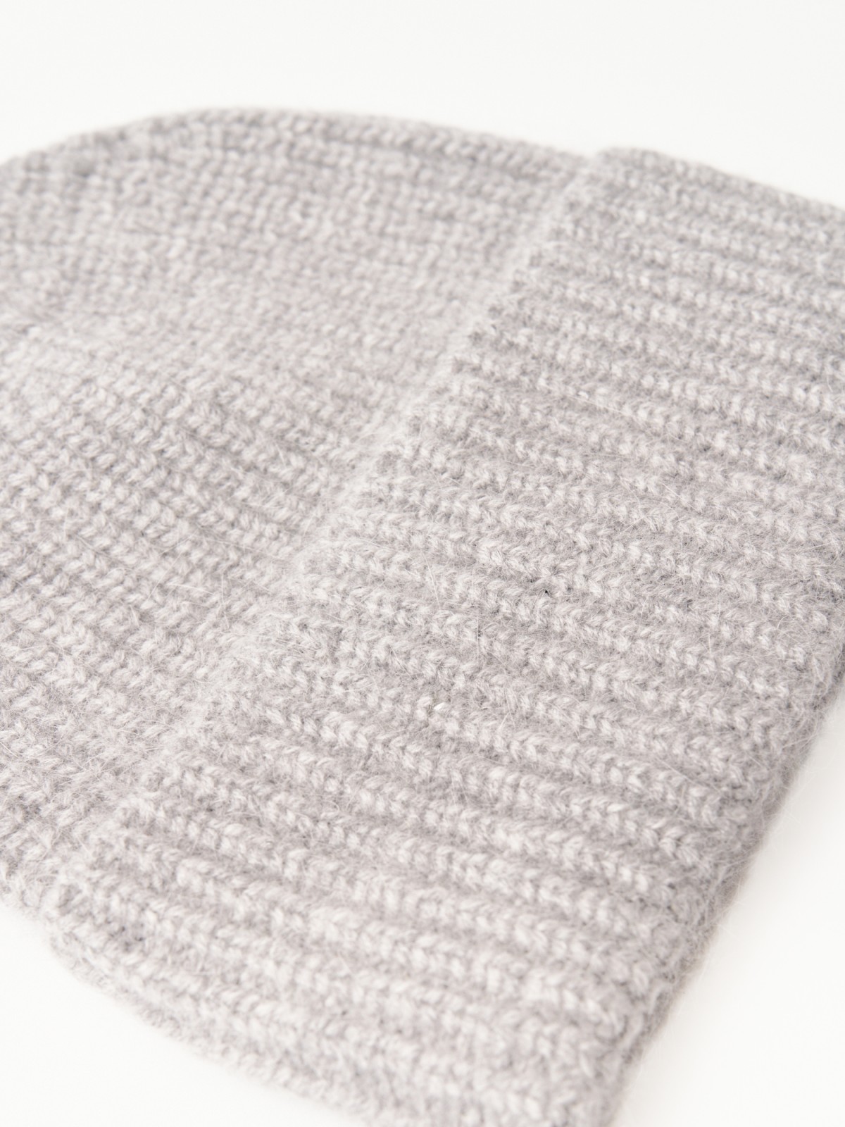 Вязаная шапка-бини с шерстью