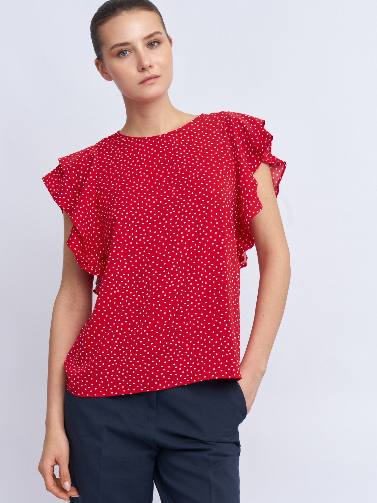 Топ-блузка в горошек с воланами на рукавах