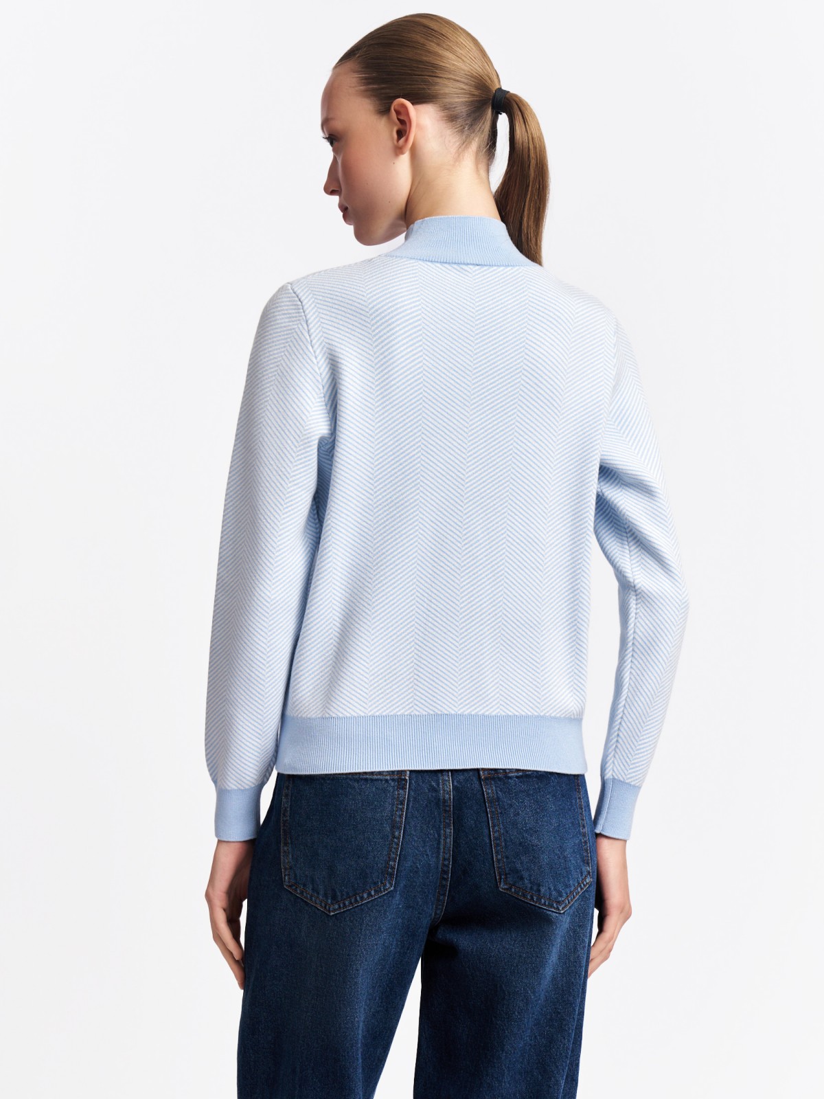 Трикотажный свитер с воротником-стойкой