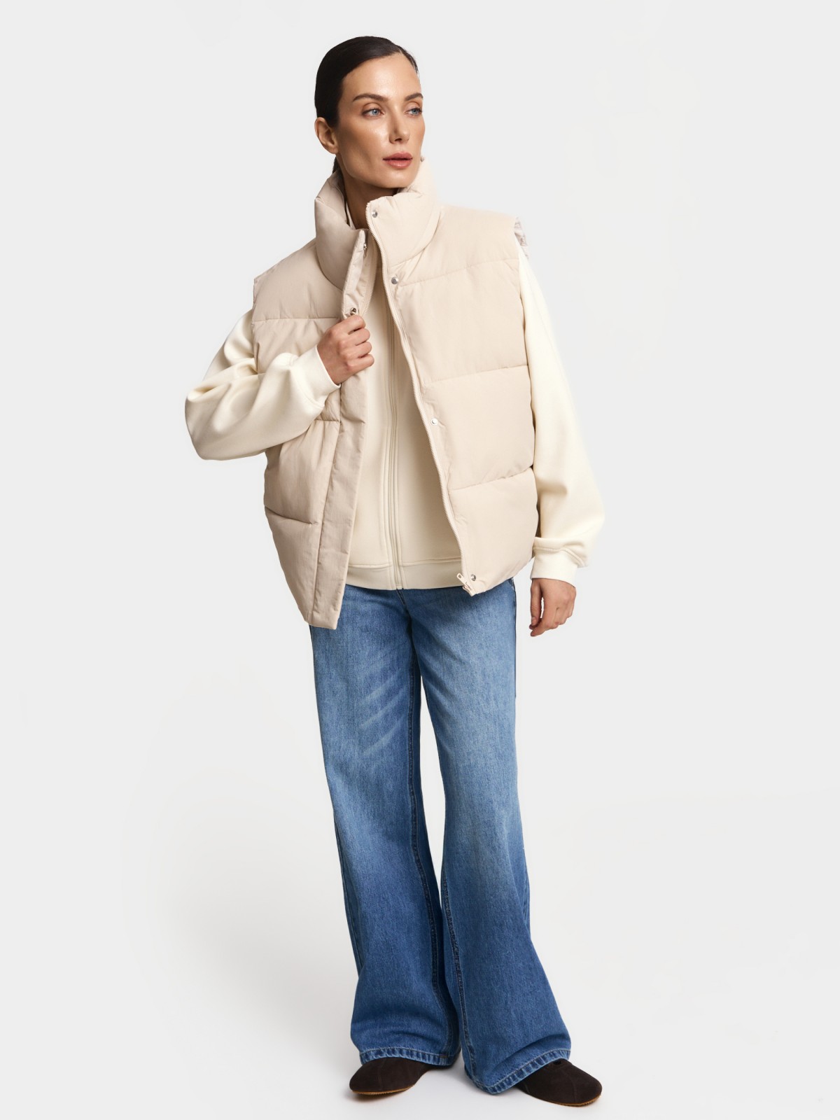 Тёплый стёганый жилет с горлом