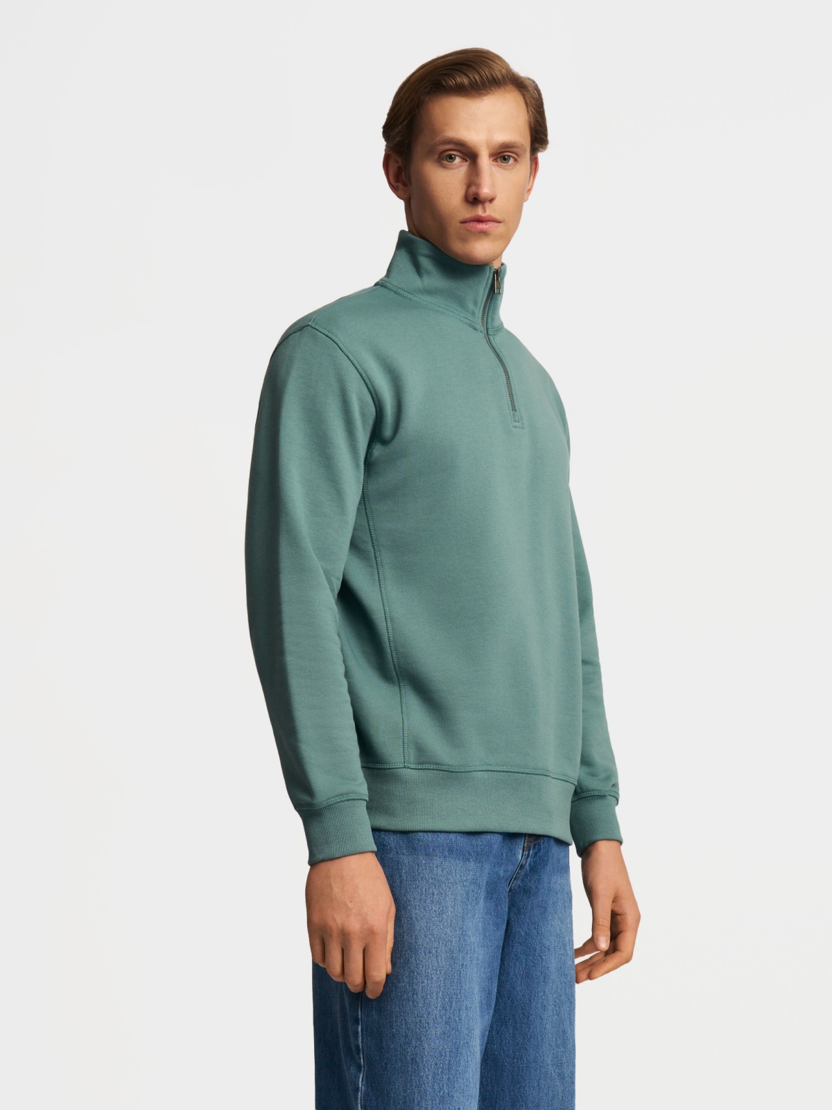 Однотонный свитшот на молнии